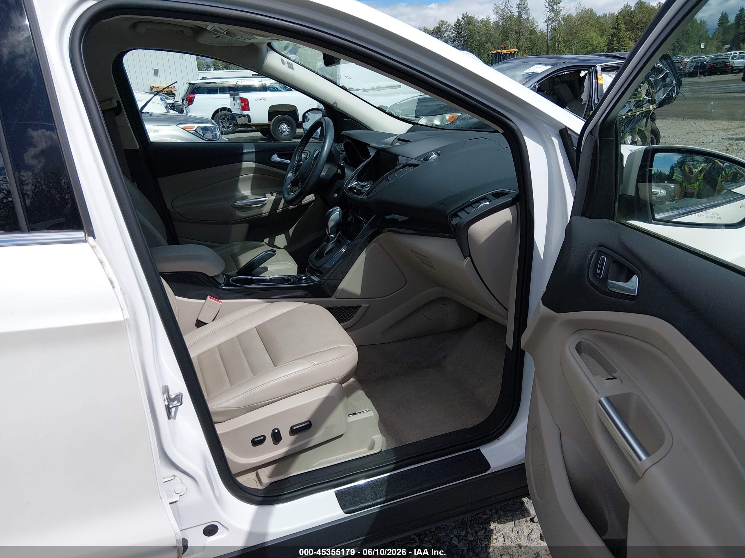 2015 Ford Escape Titanium White vin: 1FMCU9J91FUC64506