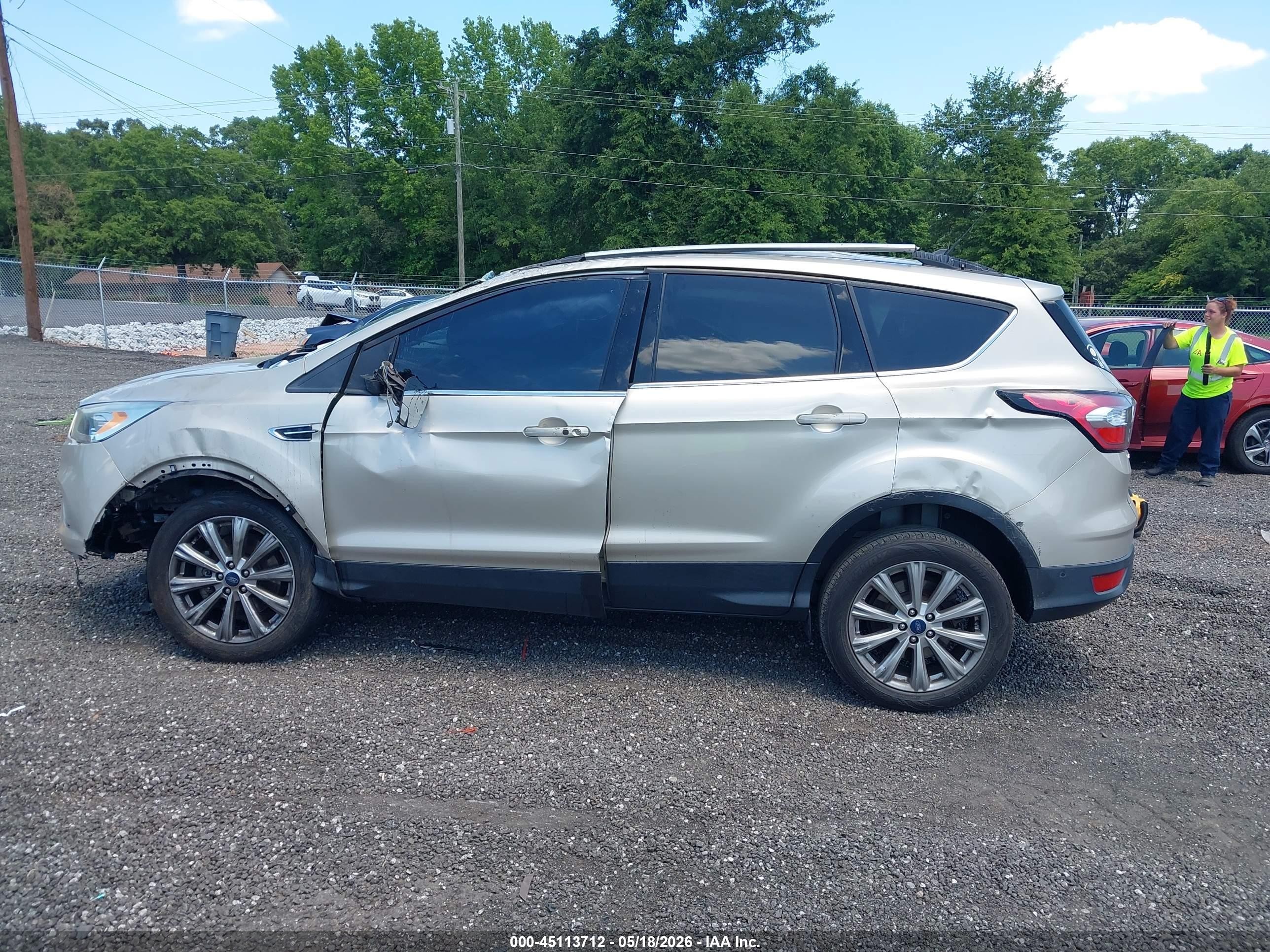 2018 Ford Escape Titanium Beige vin: 1FMCU9J91JUD62055