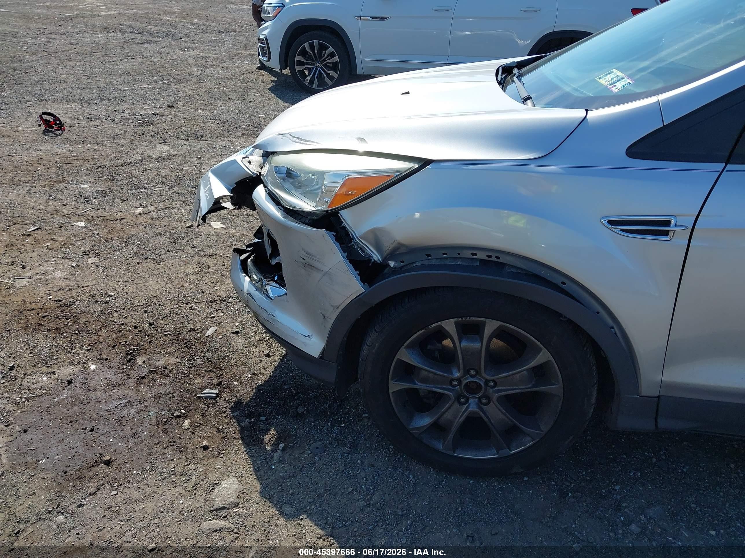 2014 Ford Escape Titanium Silver vin: 1FMCU9J92EUB91936