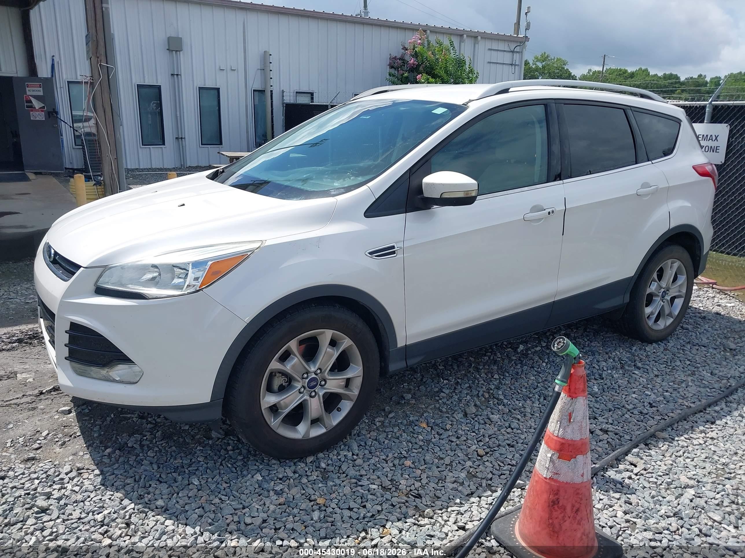 2014 Ford Escape Titanium White vin: 1FMCU9J92EUD26462