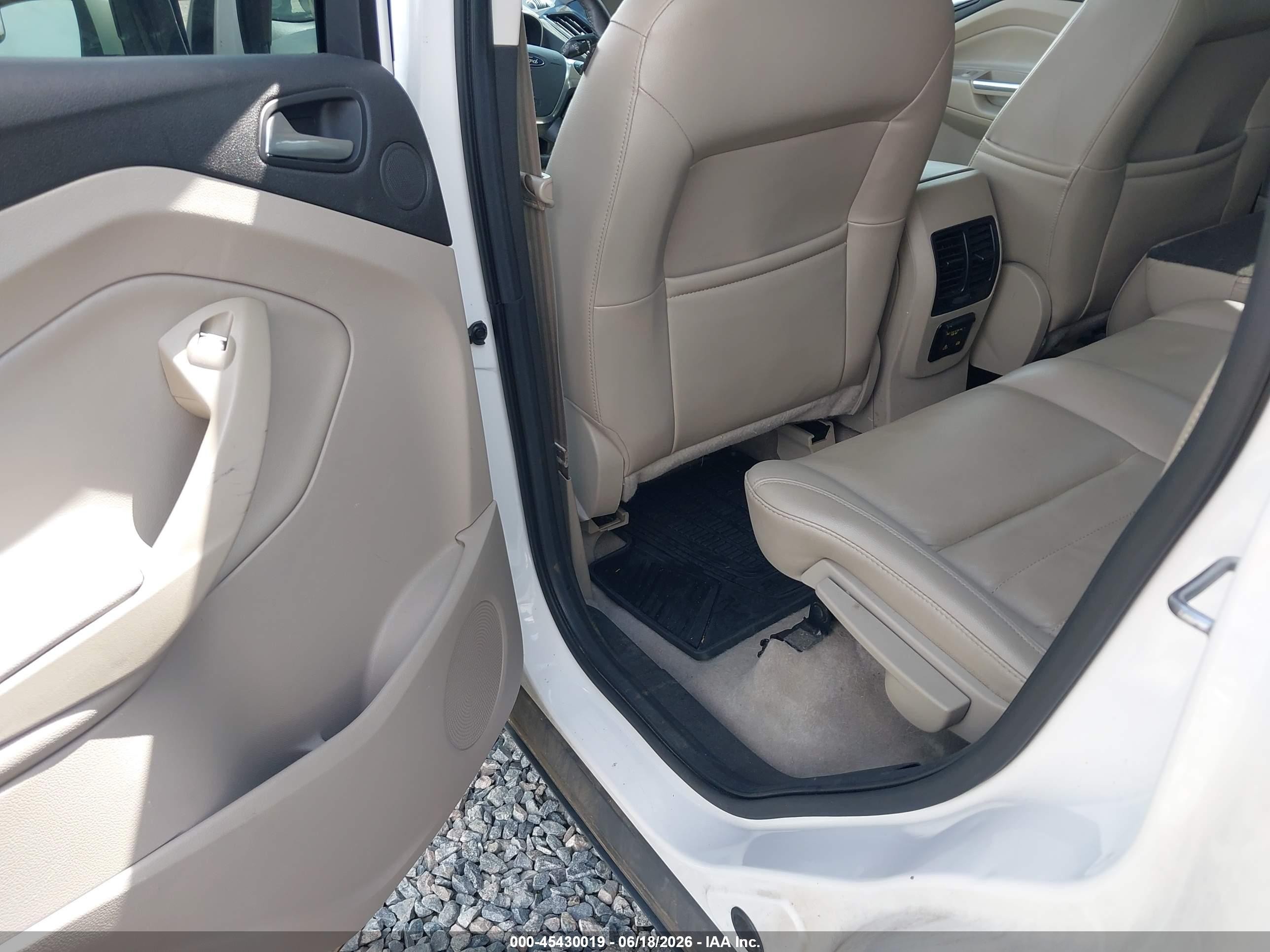 2014 Ford Escape Titanium White vin: 1FMCU9J92EUD26462