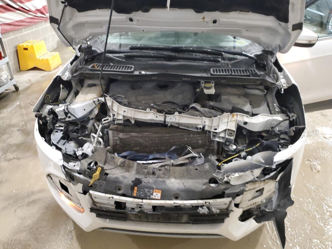 2015 Ford Escape Titanium Белый vin: 1FMCU9J92FUB48943