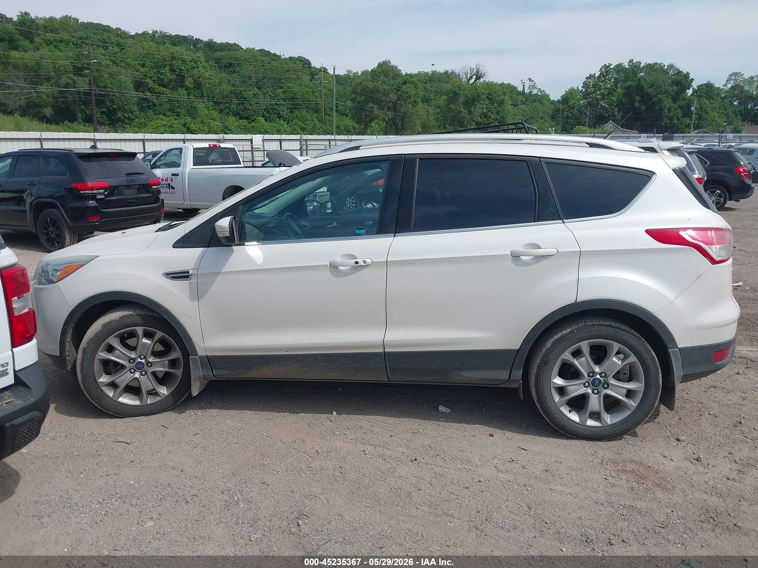 2015 Ford Escape Titanium Белый vin: 1FMCU9J92FUB90223