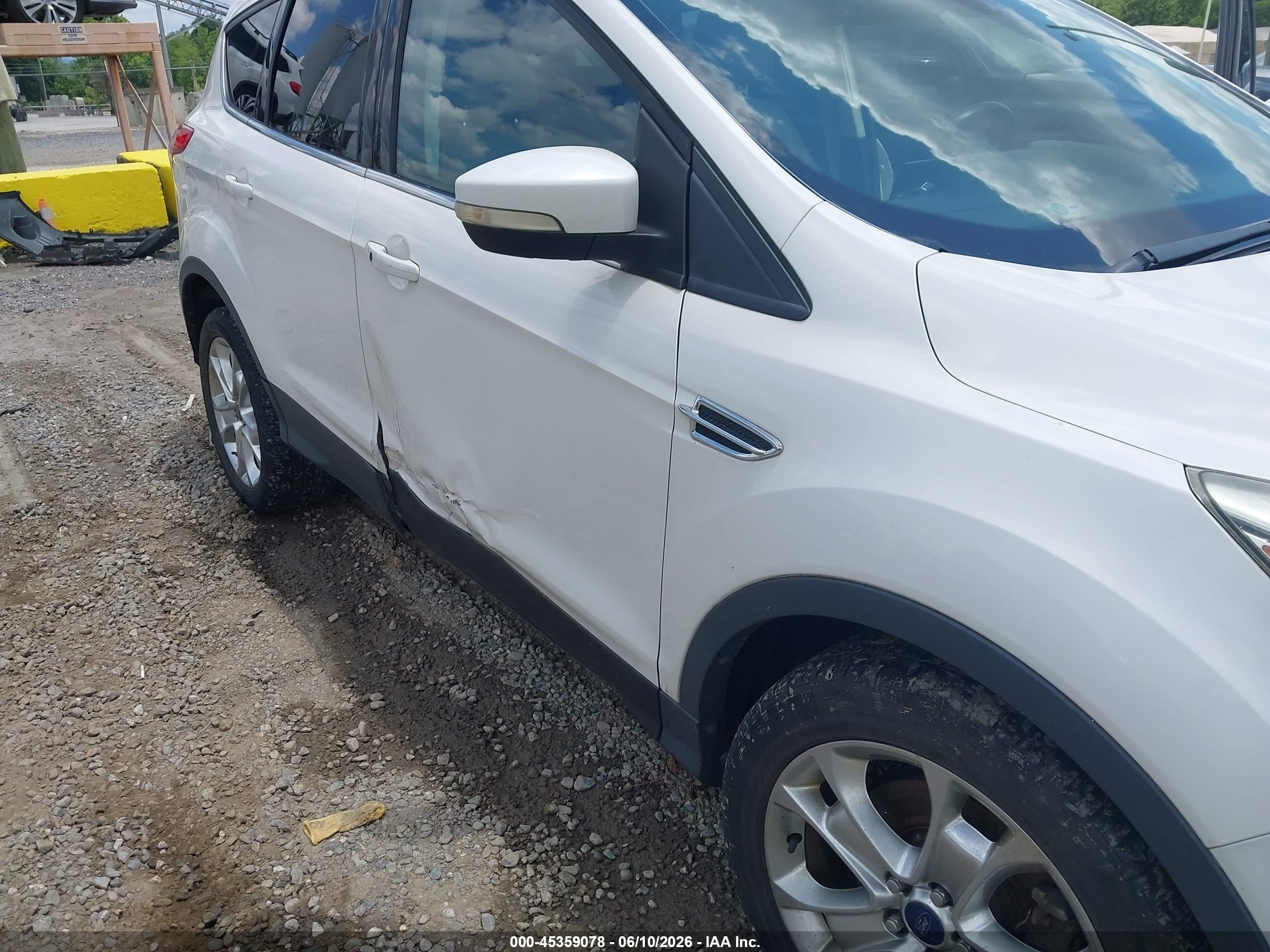 2014 Ford Escape Titanium White vin: 1FMCU9J93EUC24894