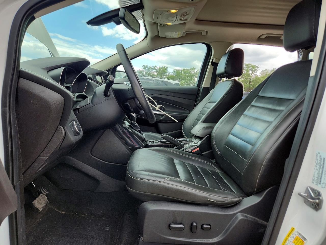 2015 Ford Escape Titanium White vin: 1FMCU9J93FUB29169