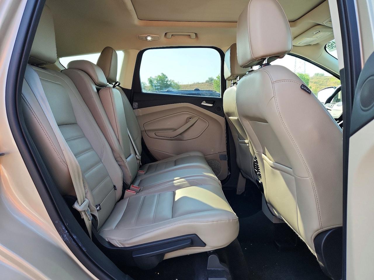 2017 Ford Escape Titanium Золотой vin: 1FMCU9J93HUE47537