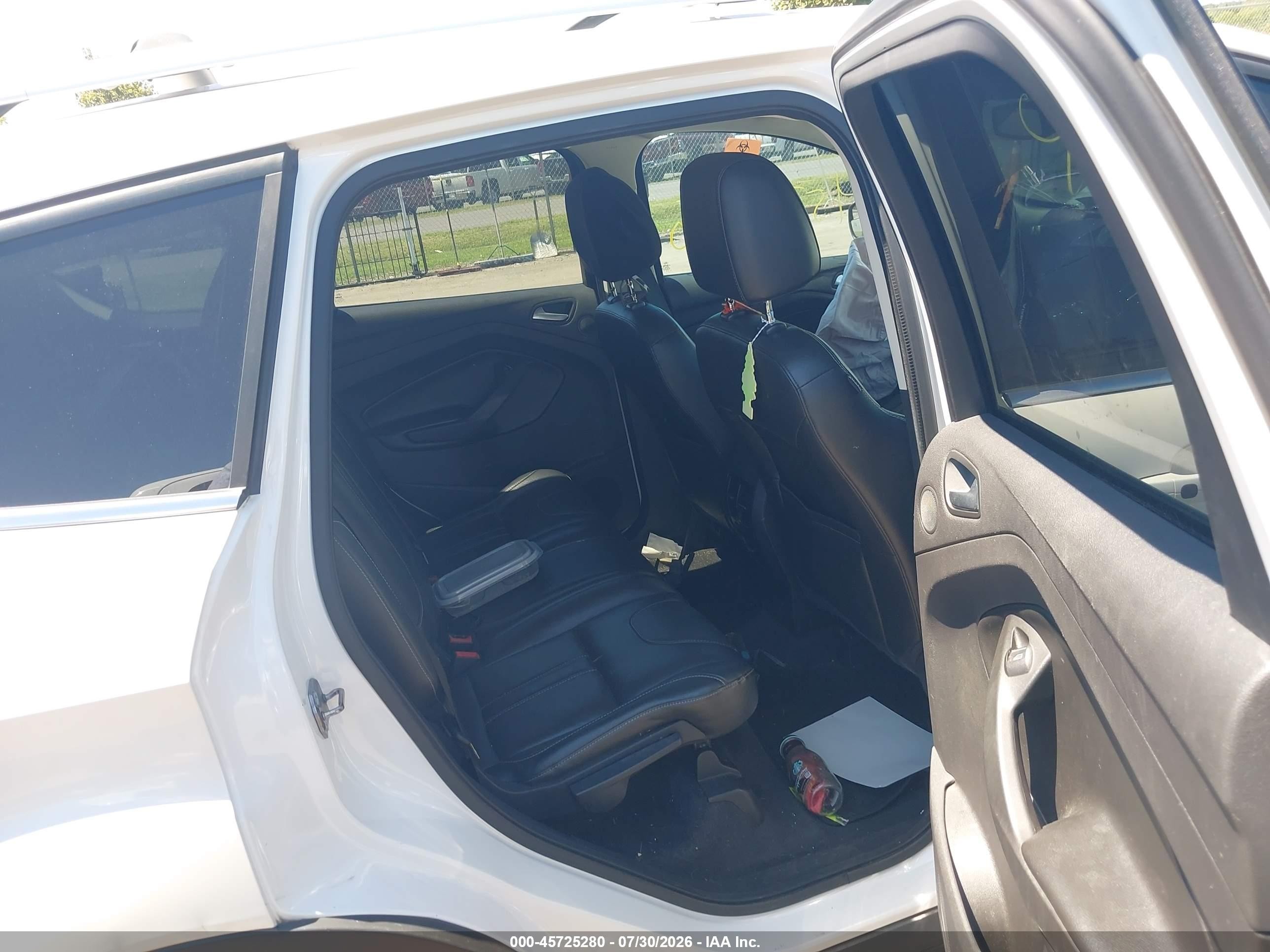 2013 Ford Escape Titanium White vin: 1FMCU9J94DUB05783