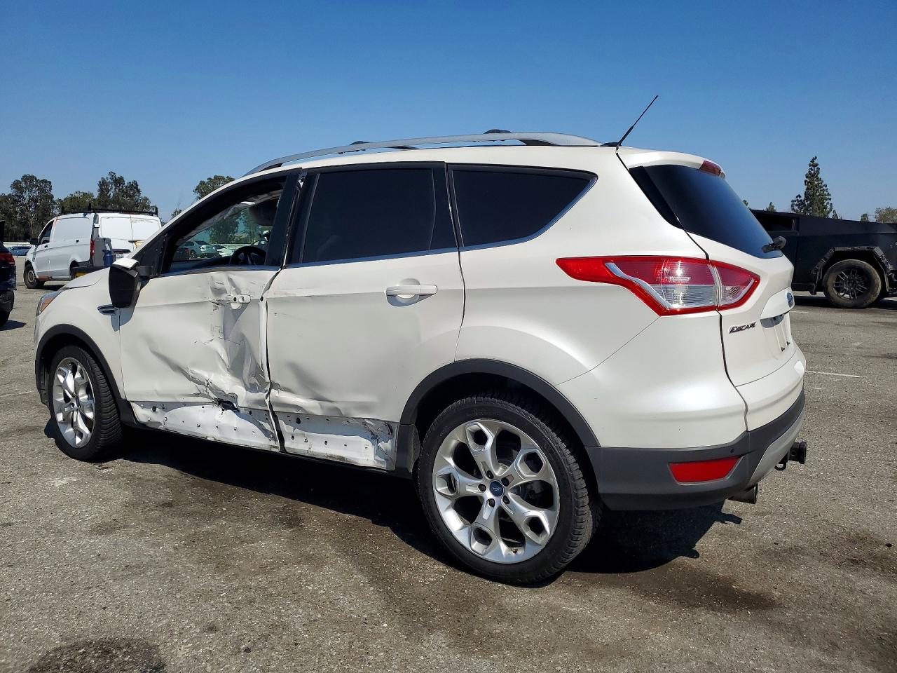 2013 Ford Escape Titanium White vin: 1FMCU9J94DUB64686