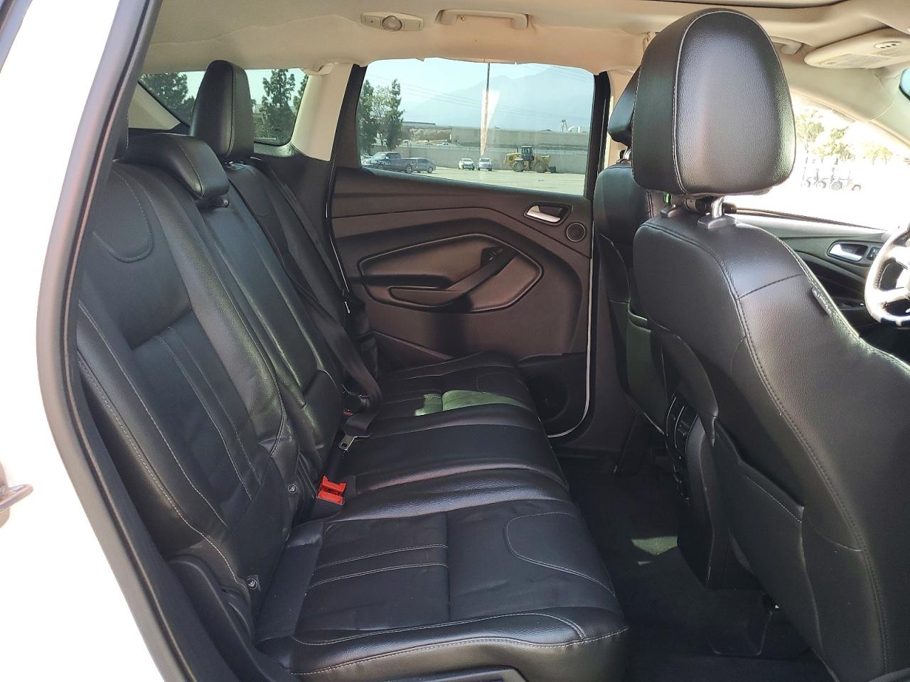 2013 Ford Escape Titanium White vin: 1FMCU9J94DUB64686