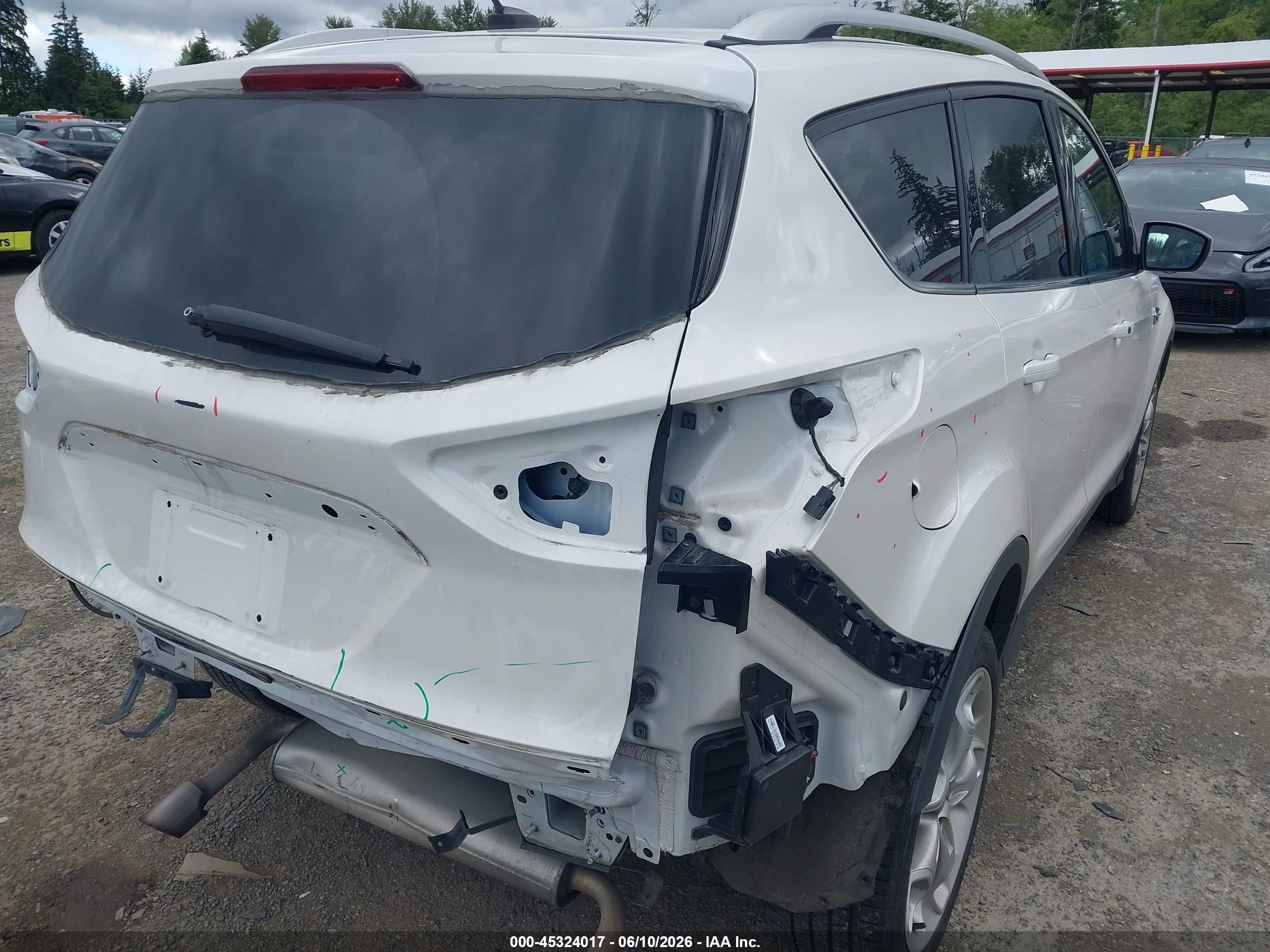 2015 Ford Escape Titanium White vin: 1FMCU9J94FUB96508