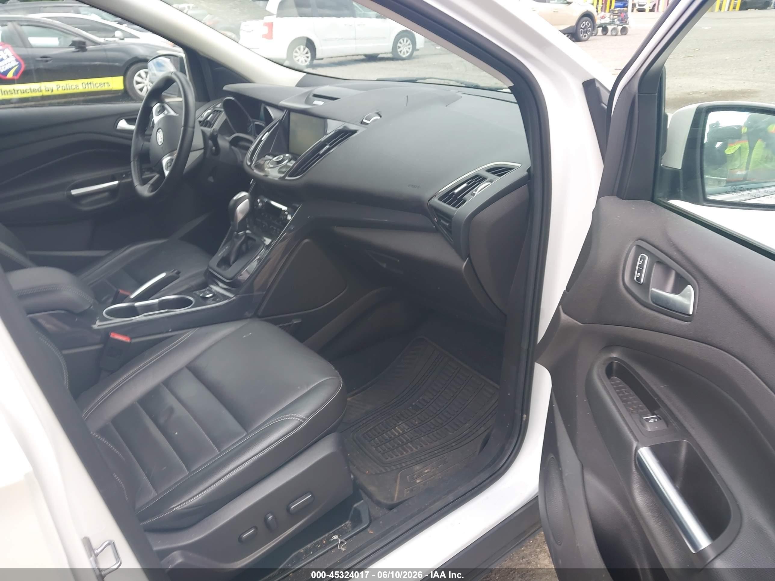 2015 Ford Escape Titanium White vin: 1FMCU9J94FUB96508