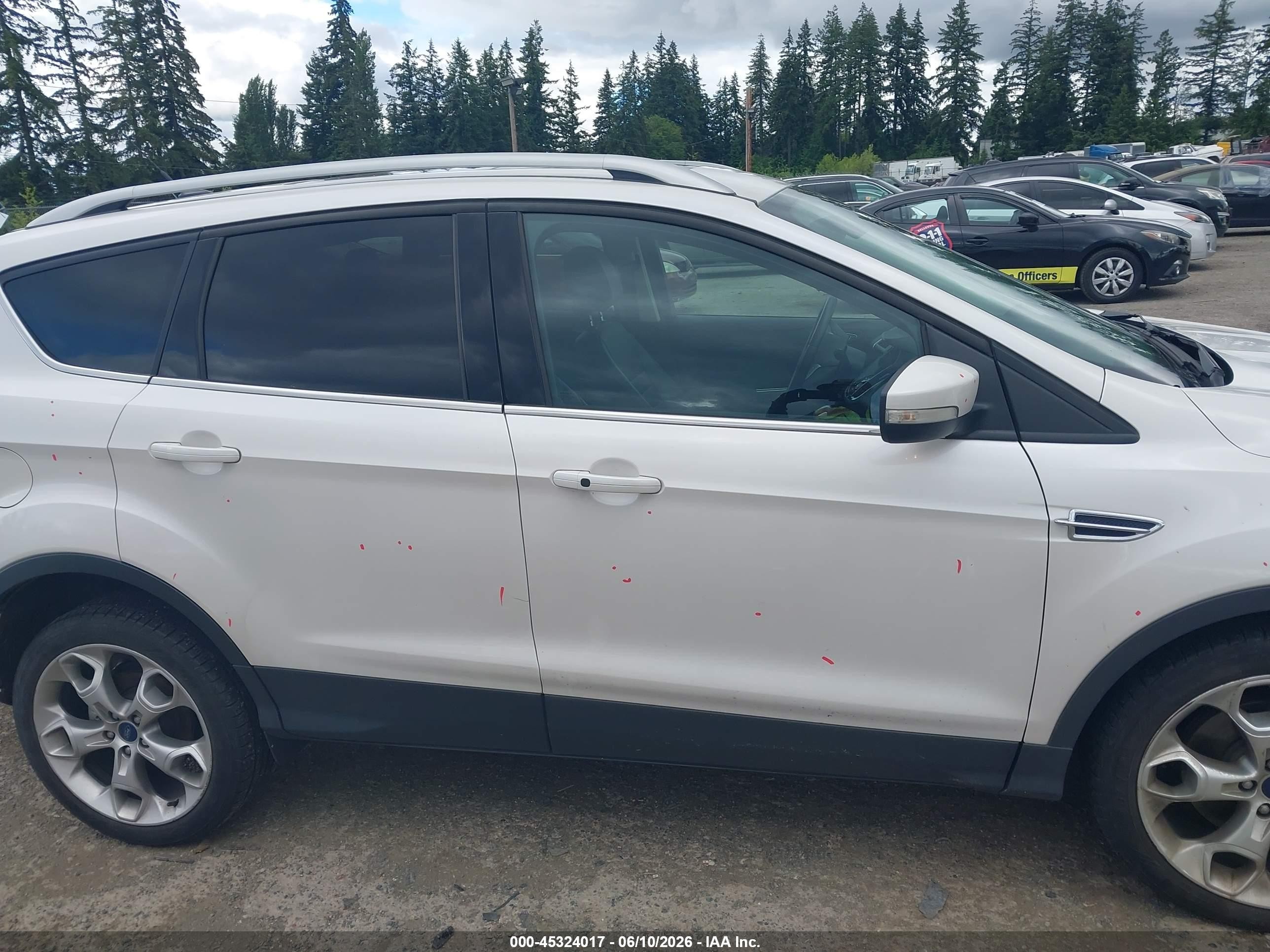 2015 Ford Escape Titanium White vin: 1FMCU9J94FUB96508