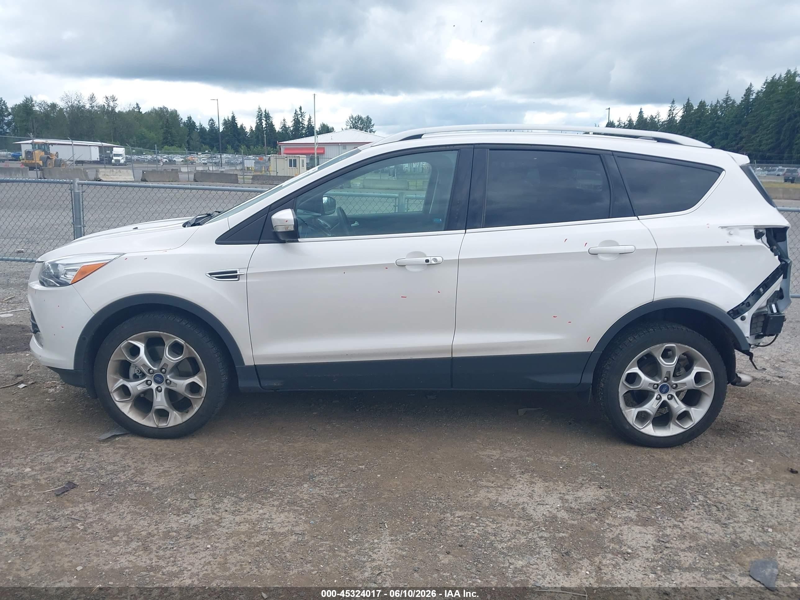 2015 Ford Escape Titanium White vin: 1FMCU9J94FUB96508