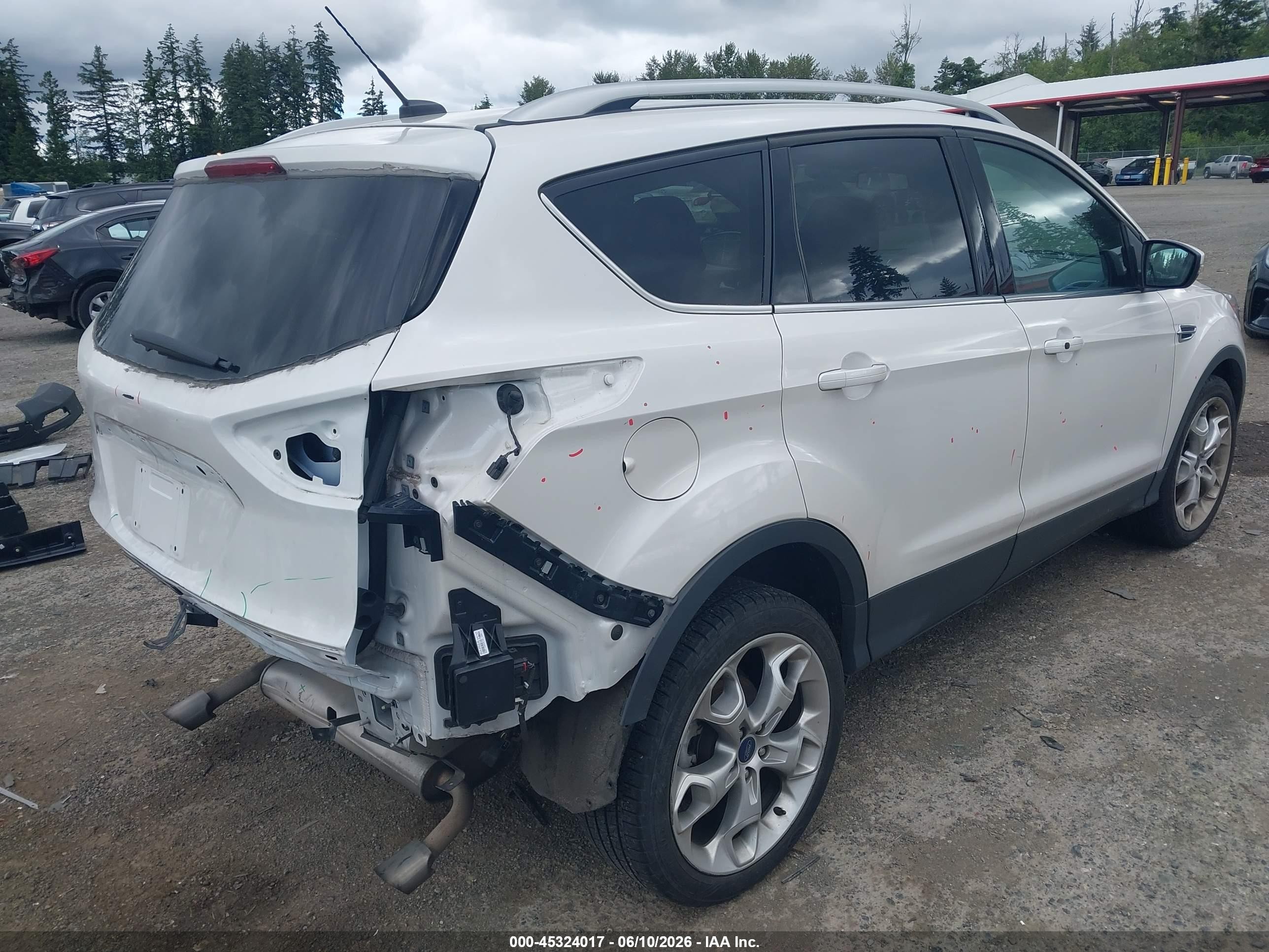 2015 Ford Escape Titanium White vin: 1FMCU9J94FUB96508