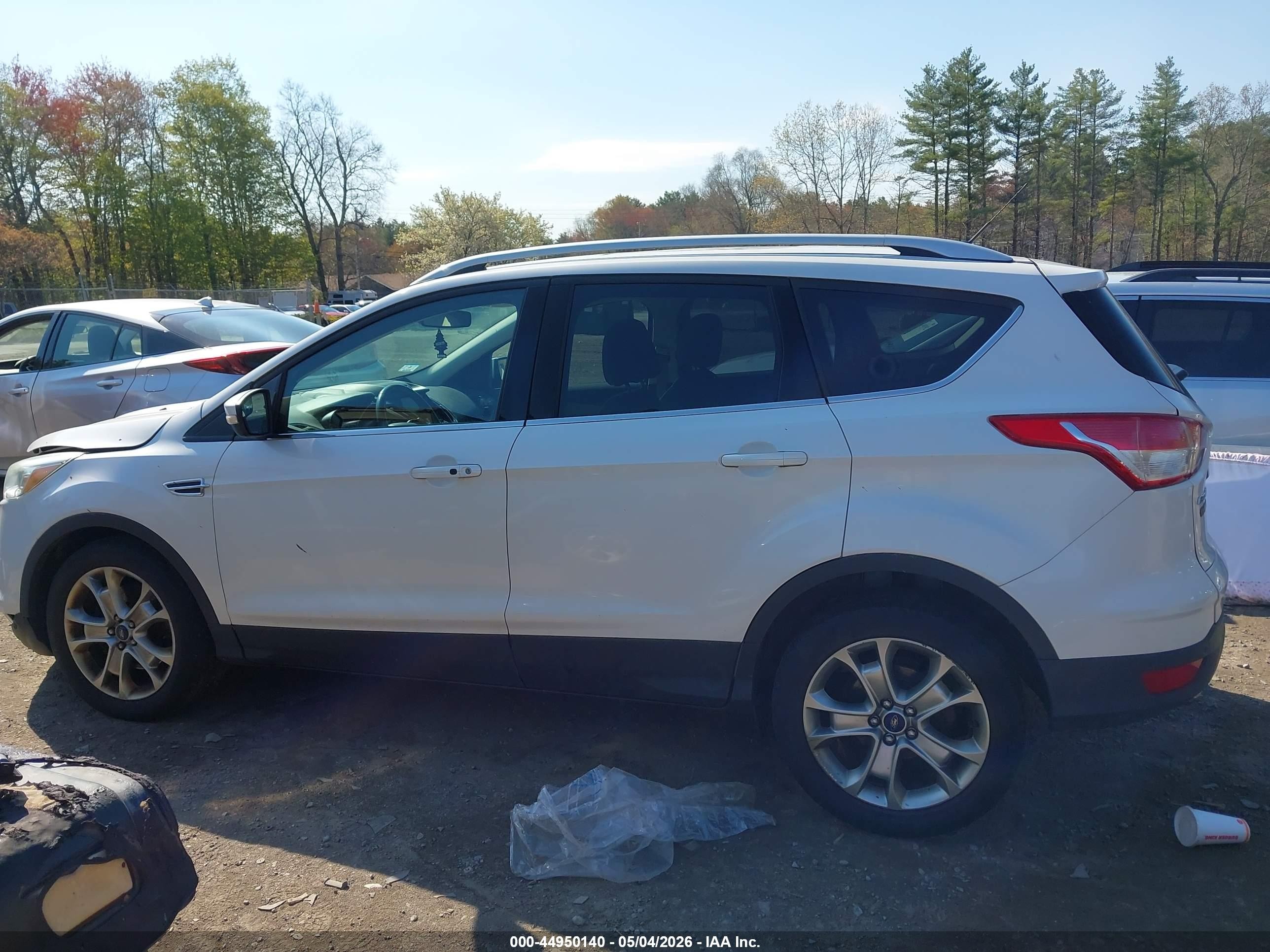 2016 Ford Escape Titanium White vin: 1FMCU9J94GUB65101