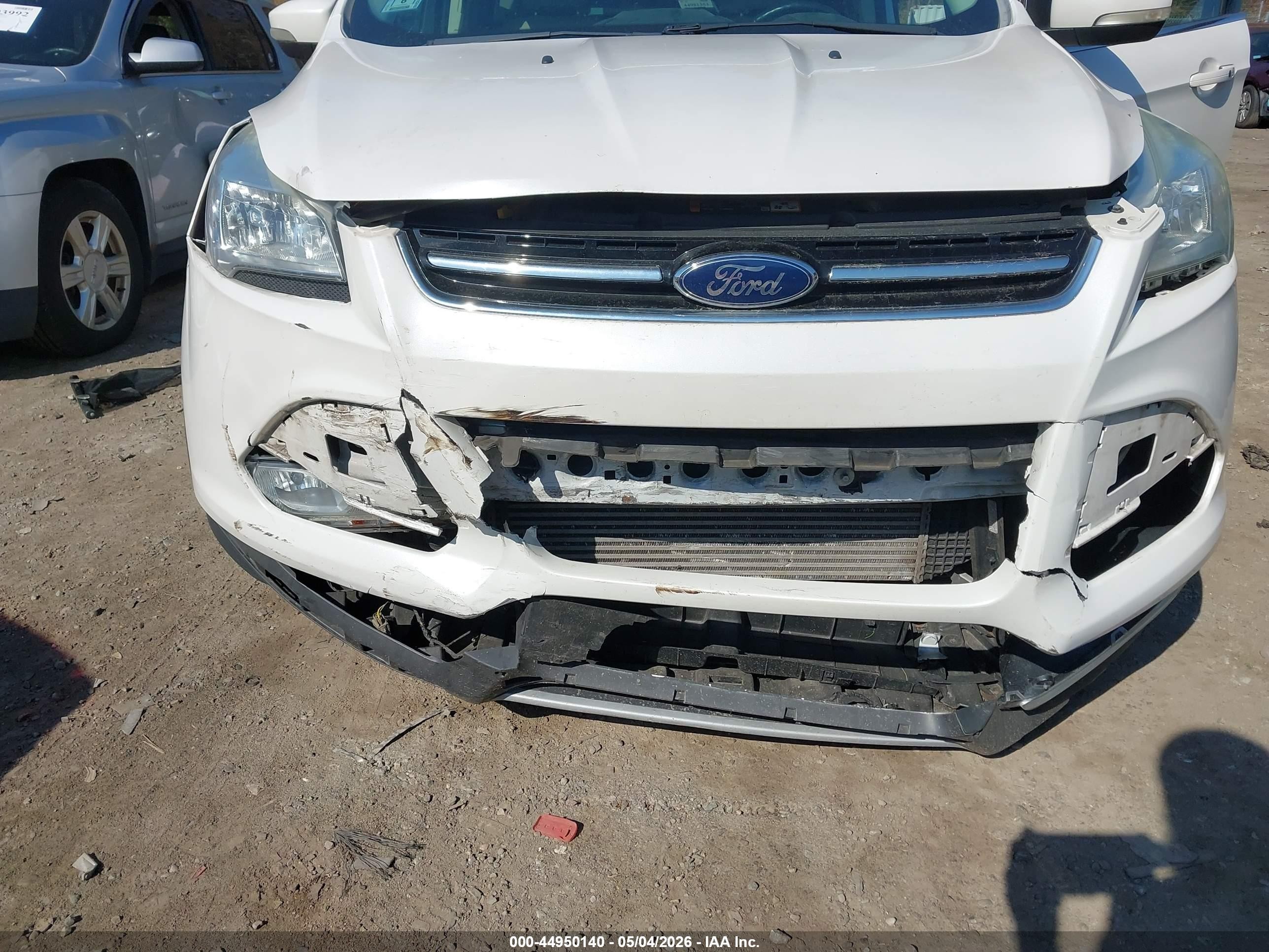 2016 Ford Escape Titanium White vin: 1FMCU9J94GUB65101