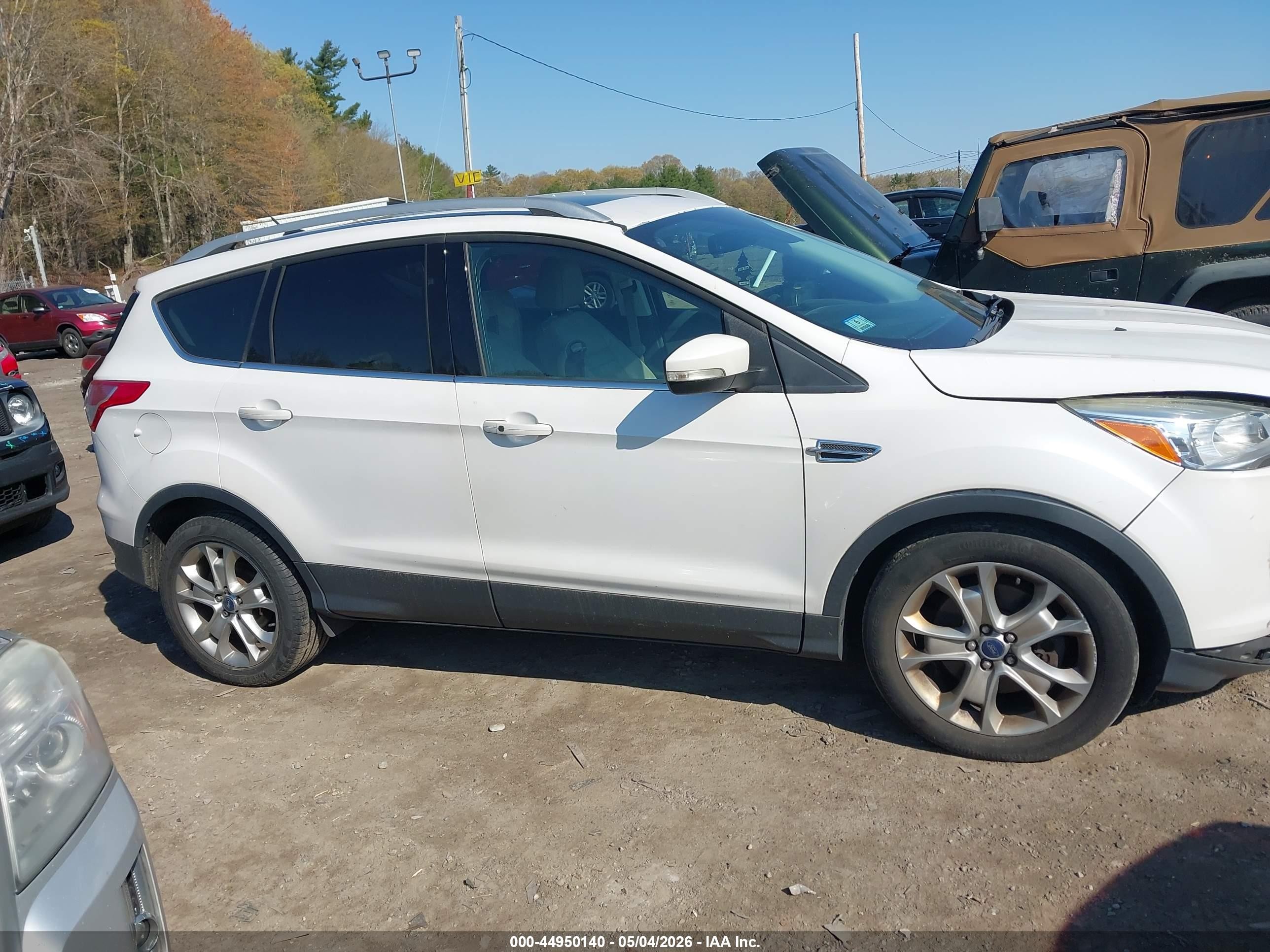 2016 Ford Escape Titanium White vin: 1FMCU9J94GUB65101