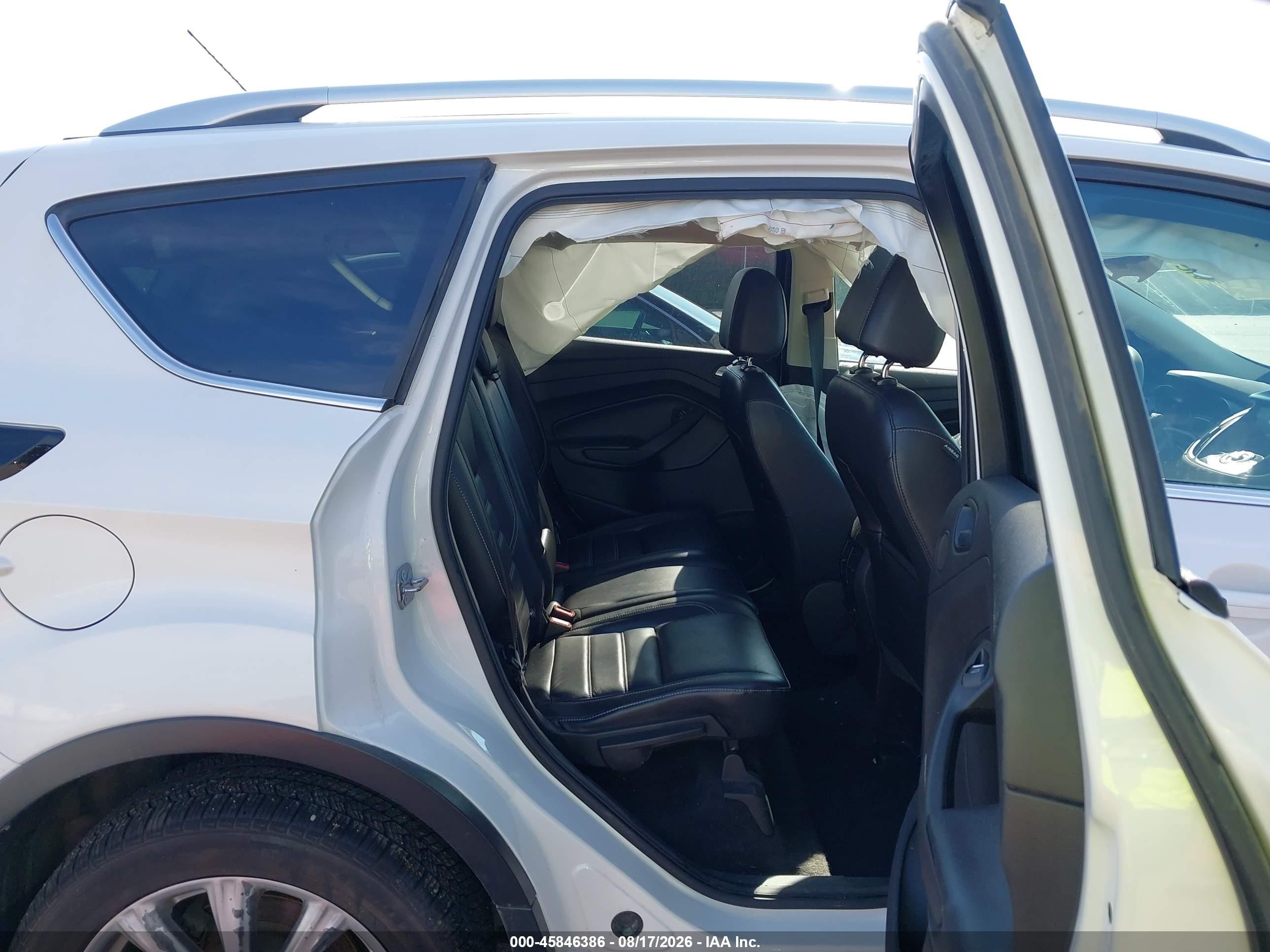 2017 Ford Escape Titanium White vin: 1FMCU9J94HUD41131