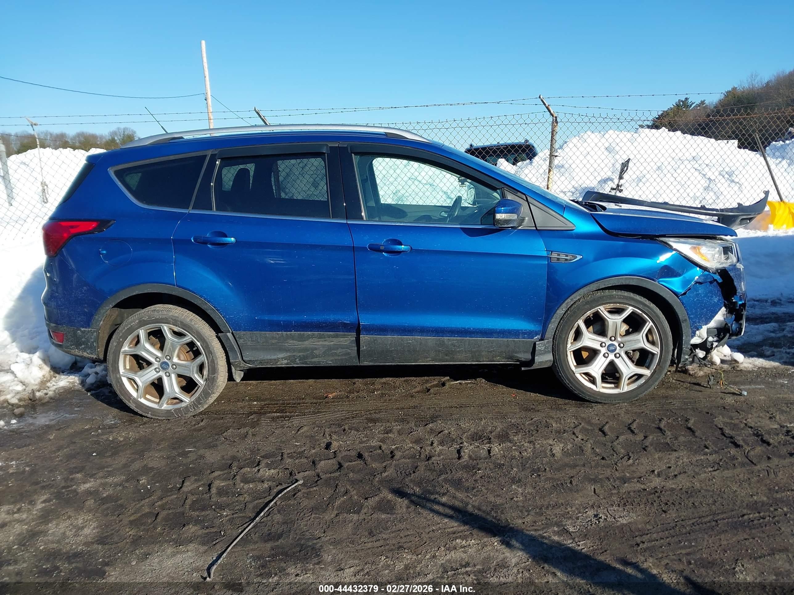 2019 Ford Escape Titanium Синий vin: 1FMCU9J94KUB11063
