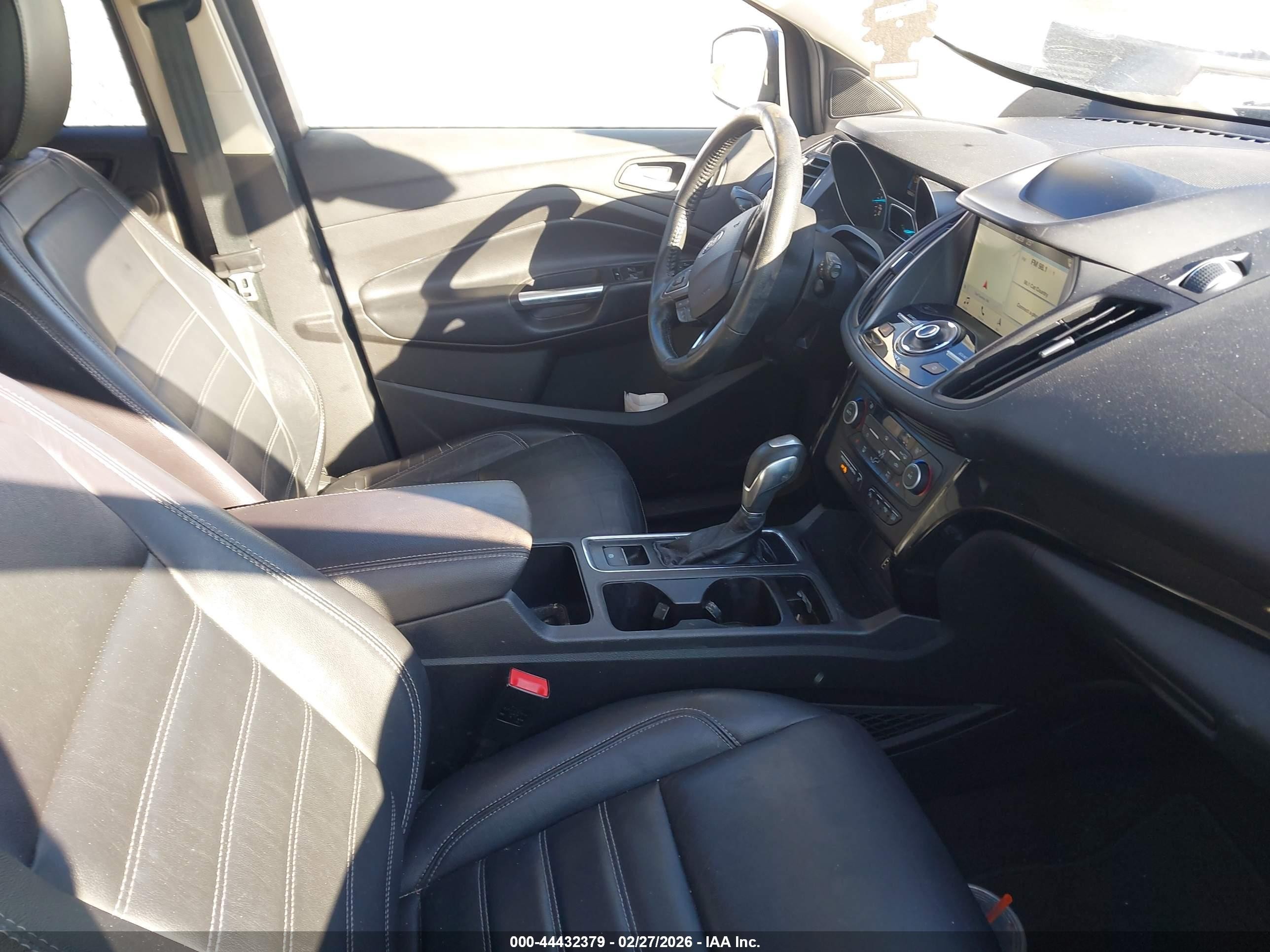 2019 Ford Escape Titanium Синий vin: 1FMCU9J94KUB11063