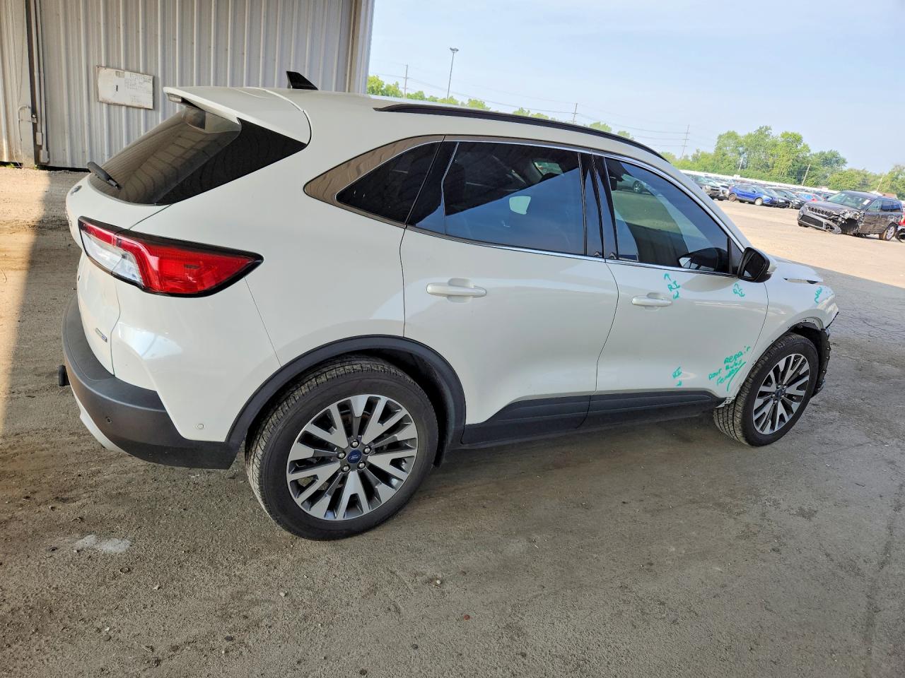 2020 Ford Escape Titanium White vin: 1FMCU9J94LUA98915