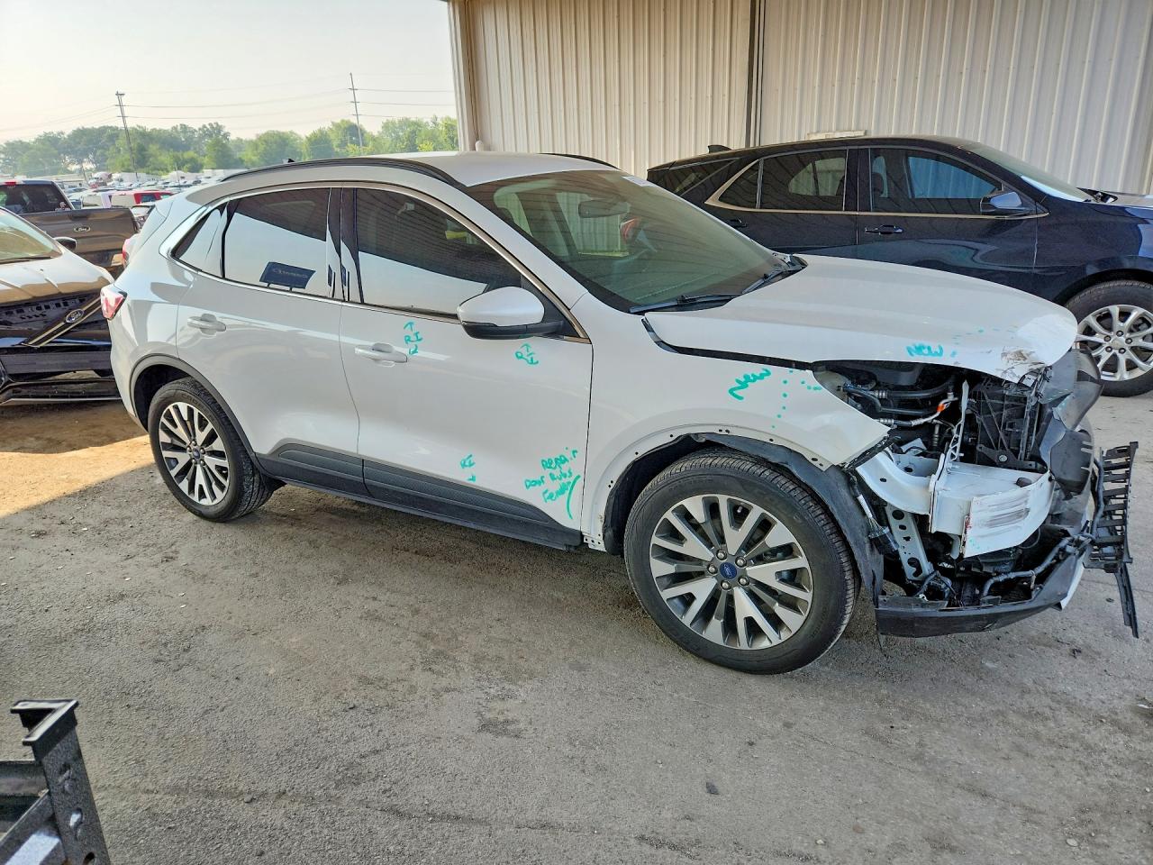 2020 Ford Escape Titanium White vin: 1FMCU9J94LUA98915