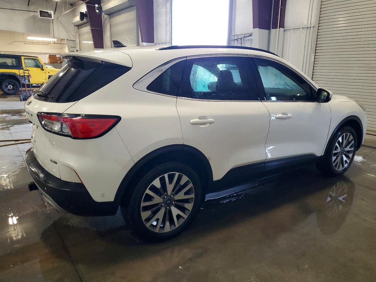 2020 Ford Escape Titanium White vin: 1FMCU9J94LUB14966