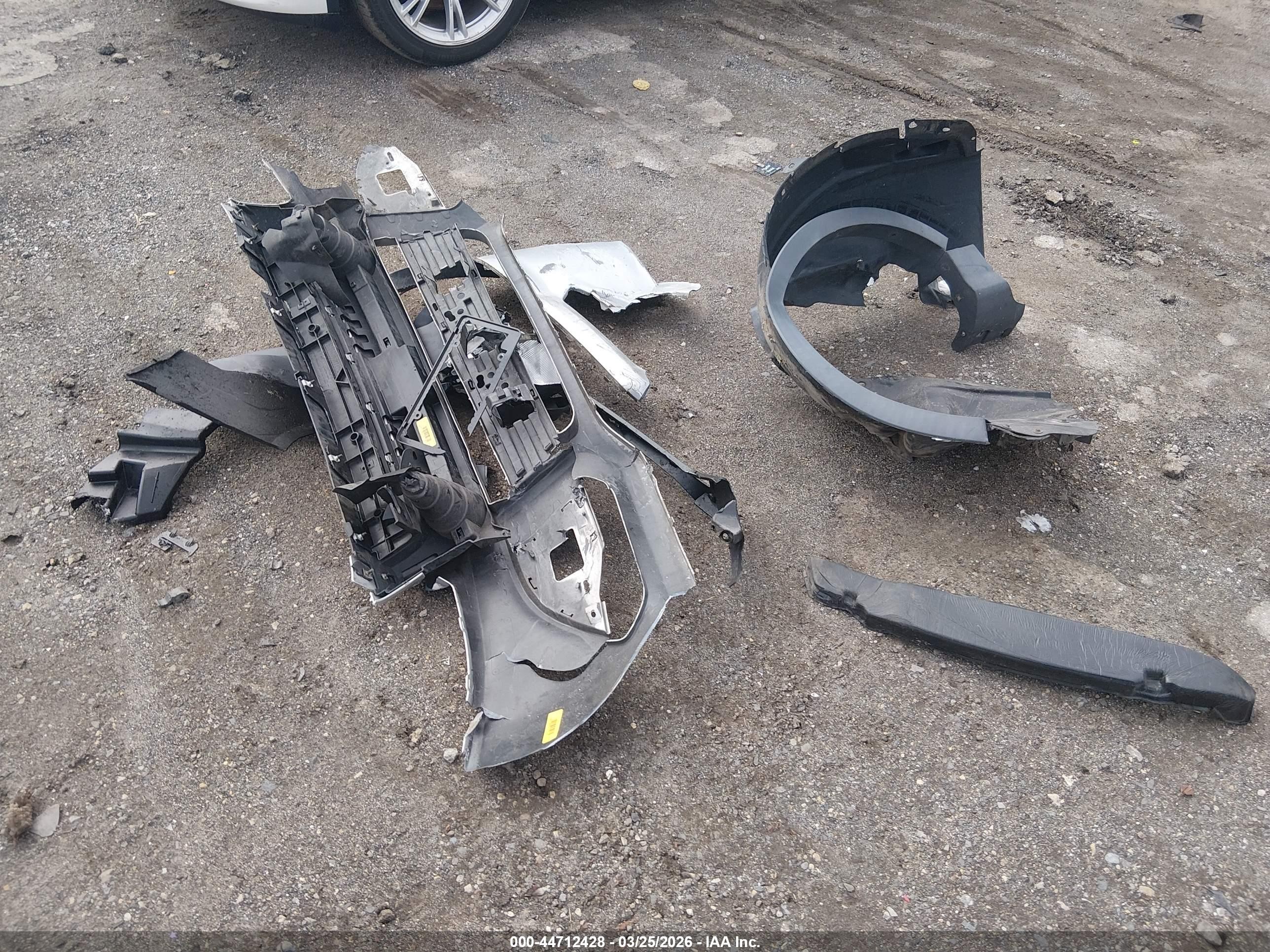 2014 Ford Escape Titanium Silver vin: 1FMCU9J95EUE19945