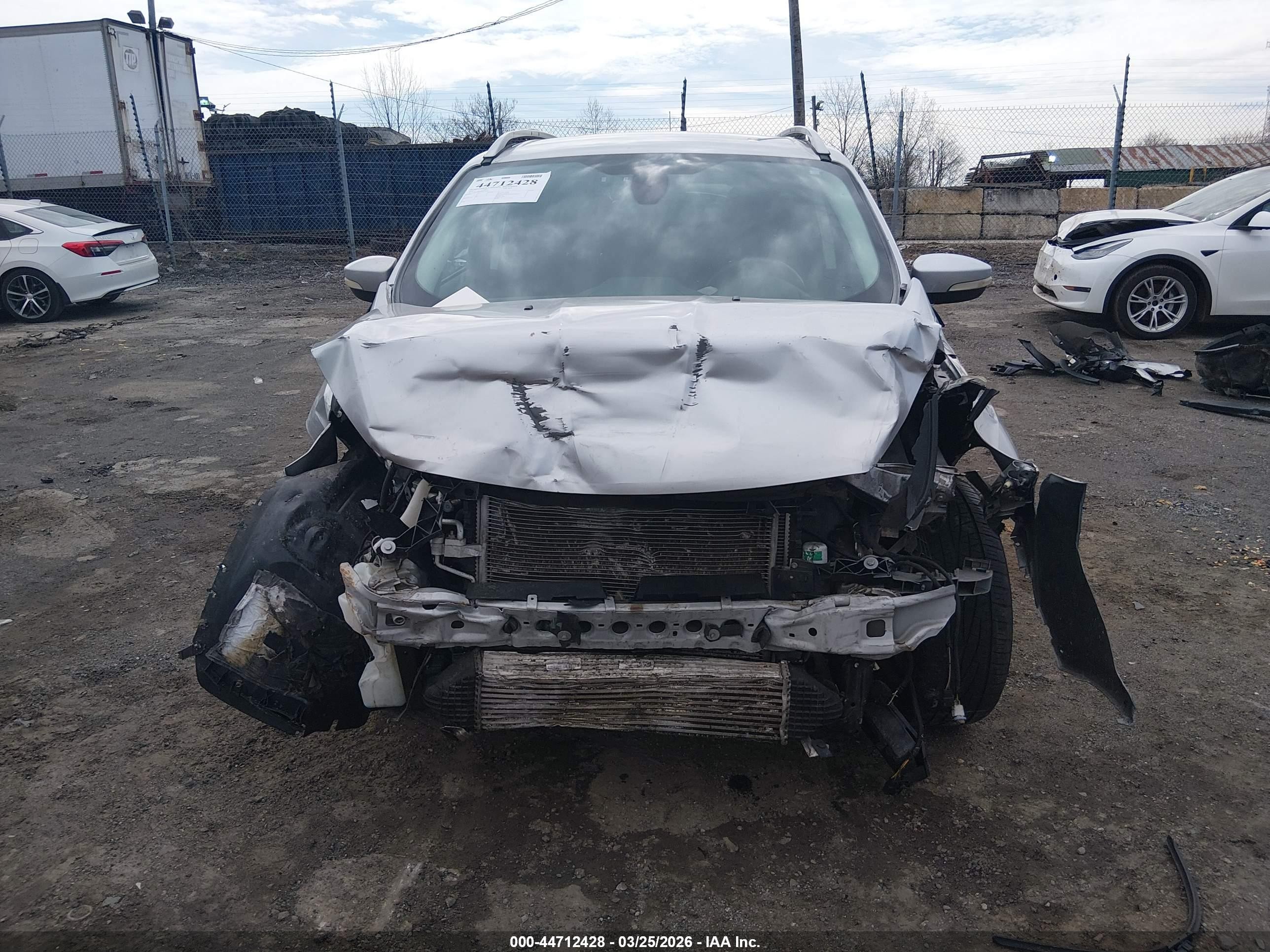 2014 Ford Escape Titanium Silver vin: 1FMCU9J95EUE19945