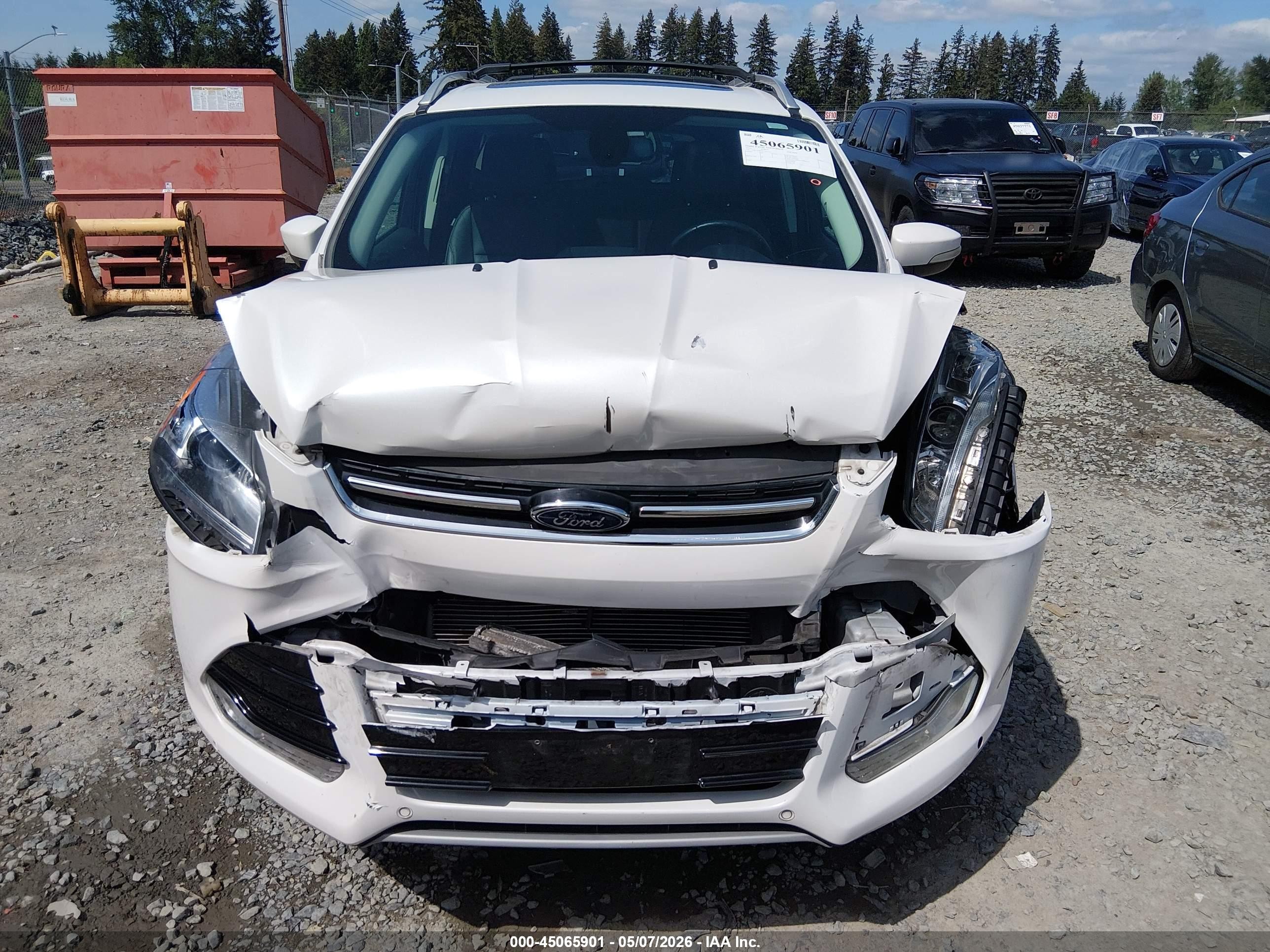 2015 Ford Escape Titanium White vin: 1FMCU9J95FUA53132