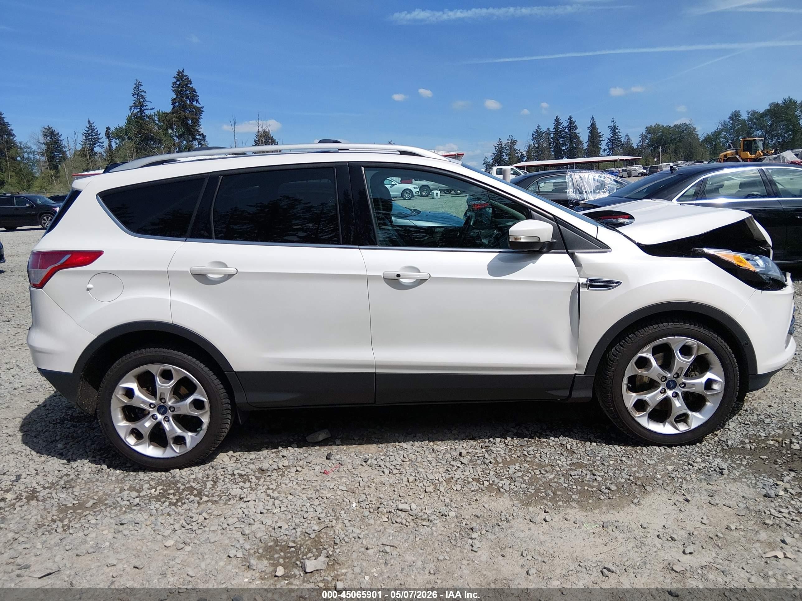 2015 Ford Escape Titanium White vin: 1FMCU9J95FUA53132