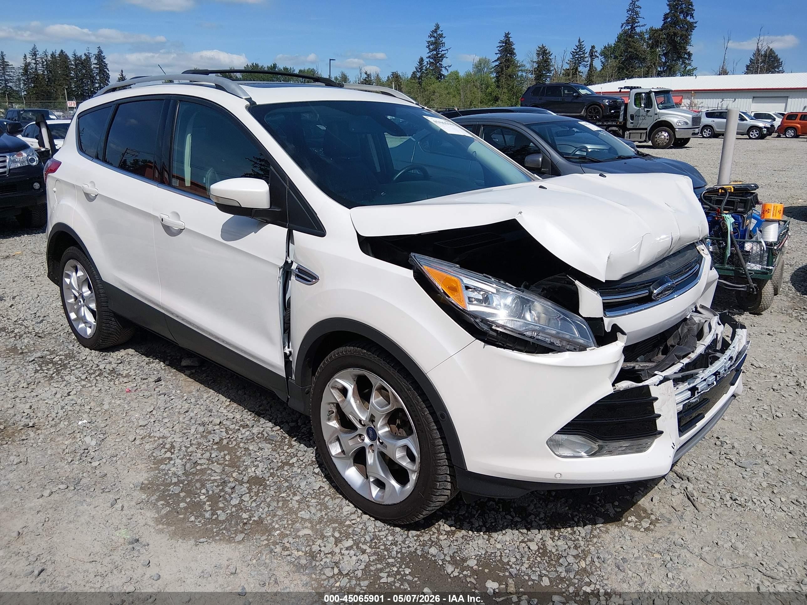 2015 Ford Escape Titanium Белый vin: 1FMCU9J95FUA53132