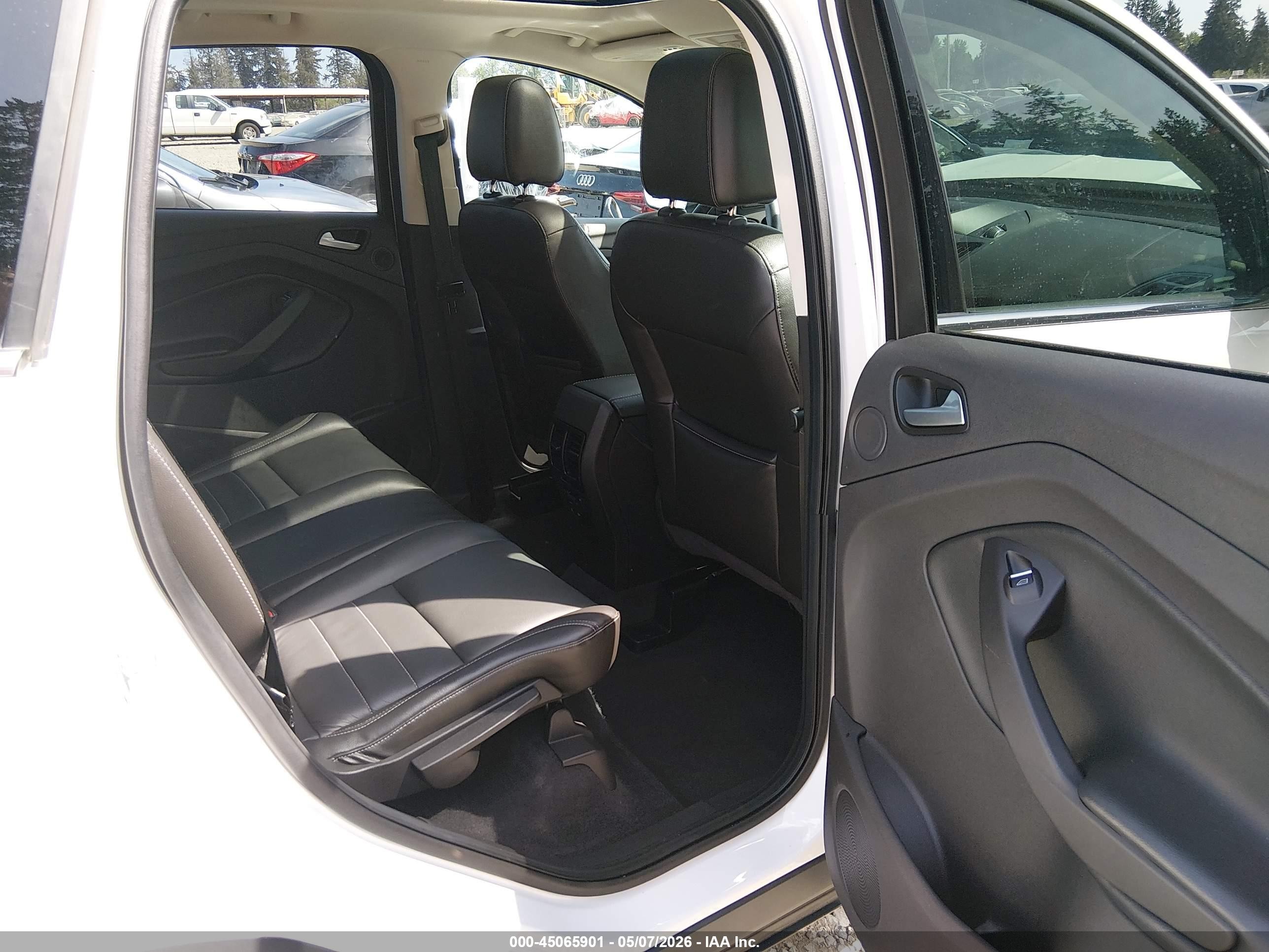 2015 Ford Escape Titanium White vin: 1FMCU9J95FUA53132
