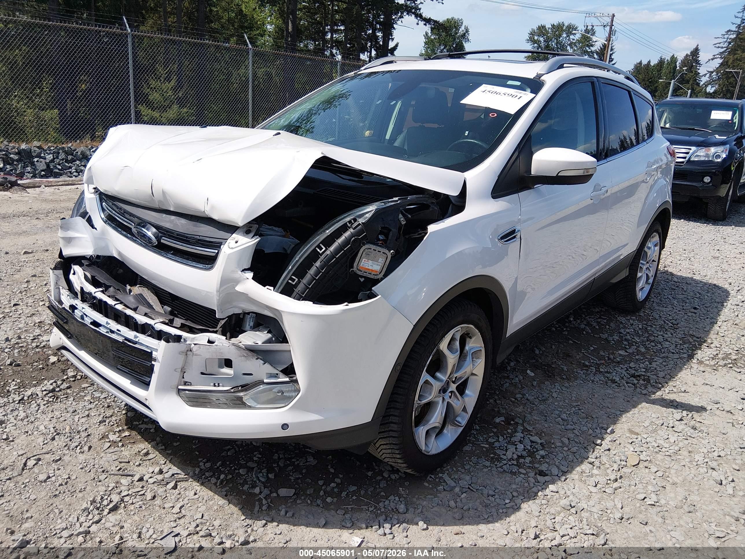 2015 Ford Escape Titanium White vin: 1FMCU9J95FUA53132