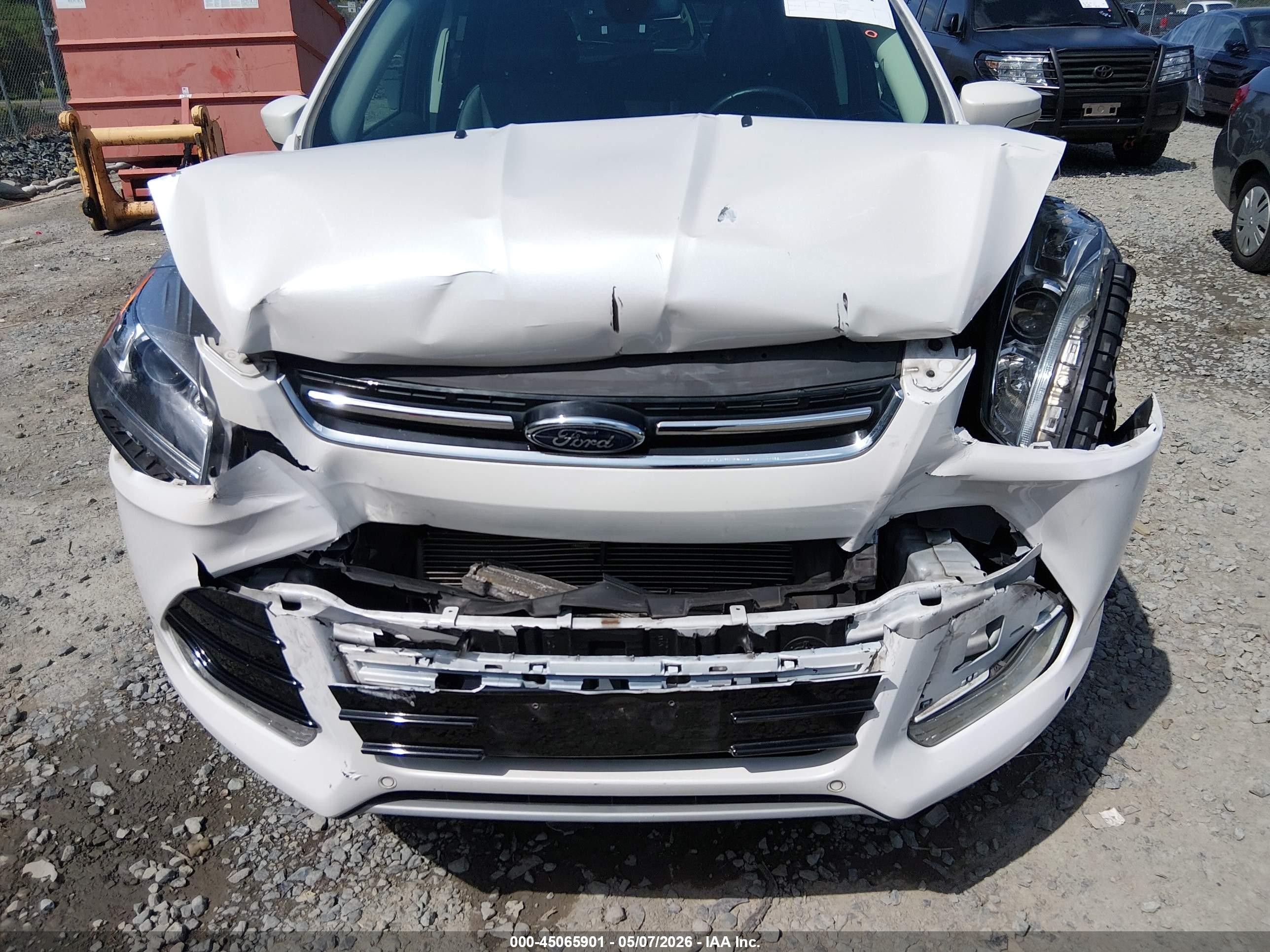 2015 Ford Escape Titanium White vin: 1FMCU9J95FUA53132