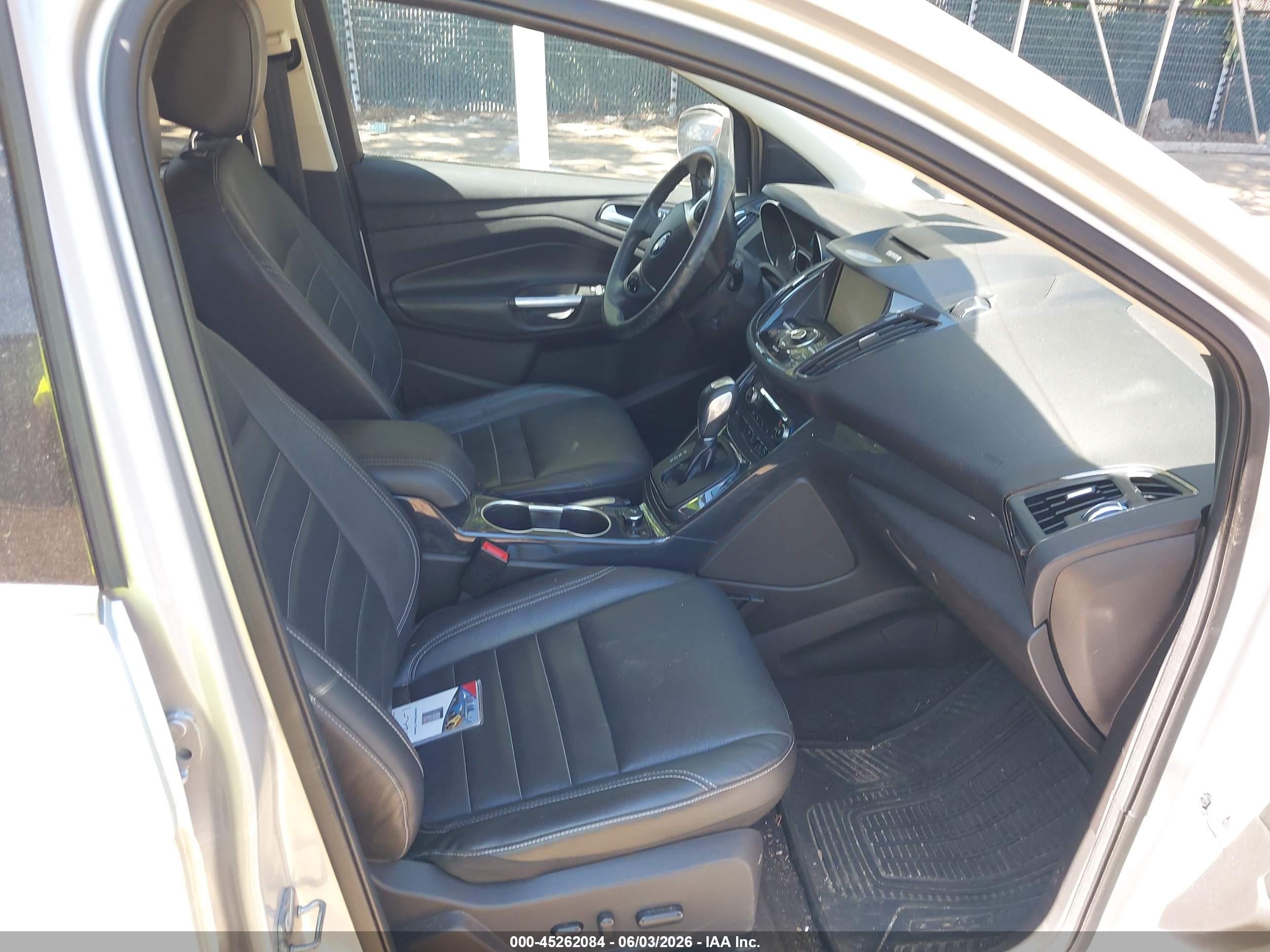 2015 Ford Escape Titanium Серебряный vin: 1FMCU9J95FUB28587