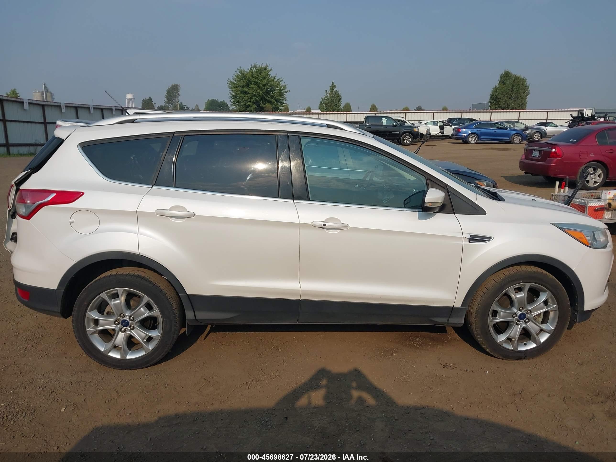2015 Ford Escape Titanium White vin: 1FMCU9J95FUB63775