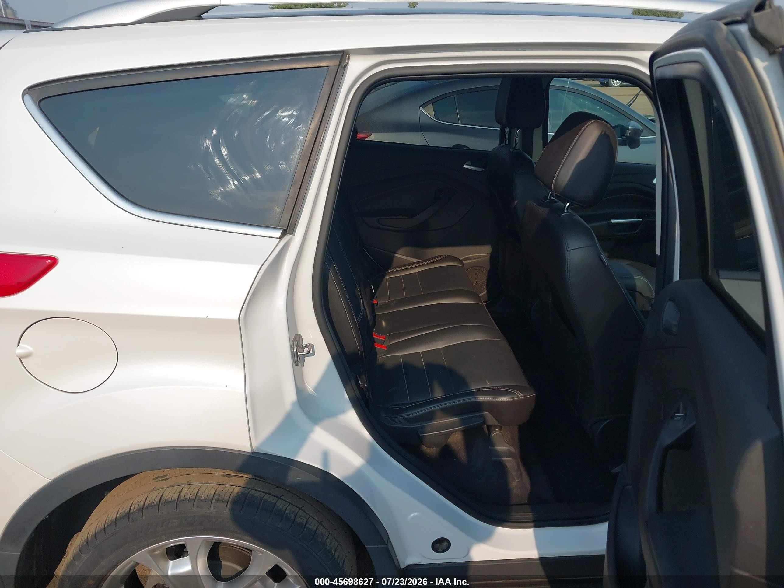 2015 Ford Escape Titanium White vin: 1FMCU9J95FUB63775