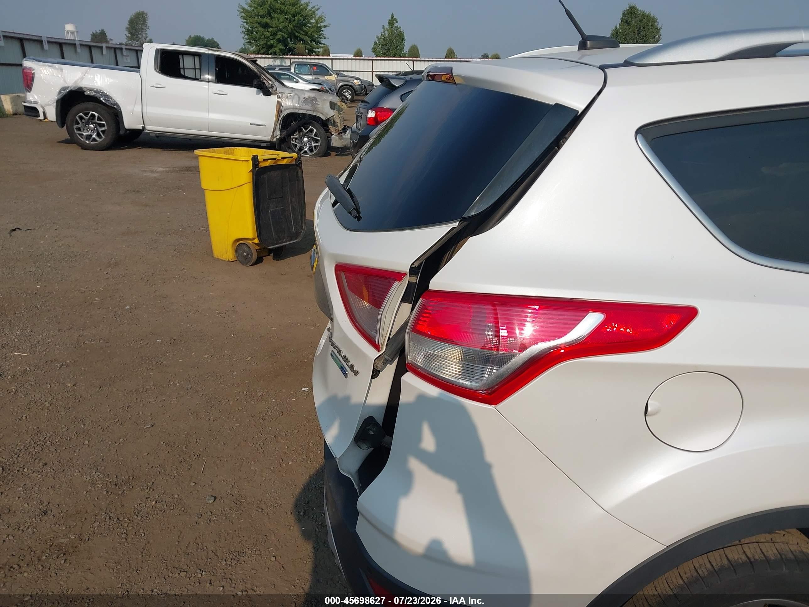 2015 Ford Escape Titanium White vin: 1FMCU9J95FUB63775