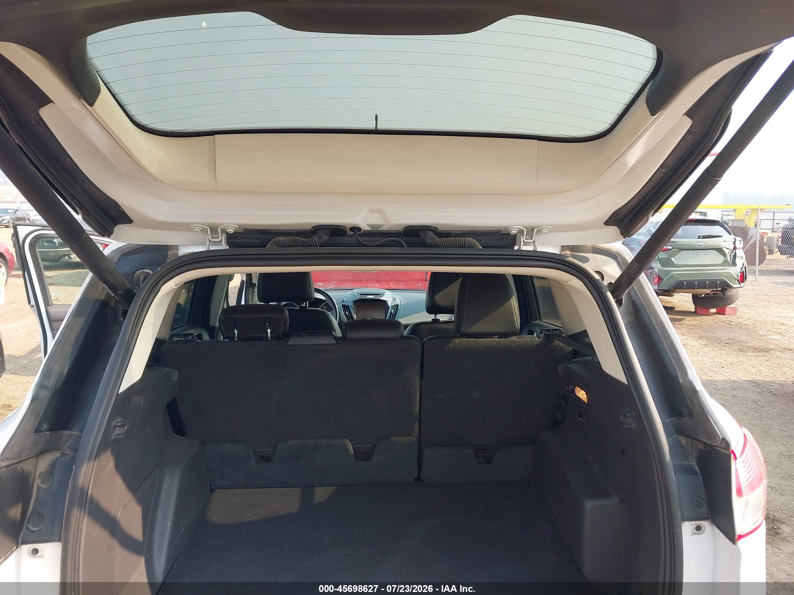 2015 Ford Escape Titanium White vin: 1FMCU9J95FUB63775
