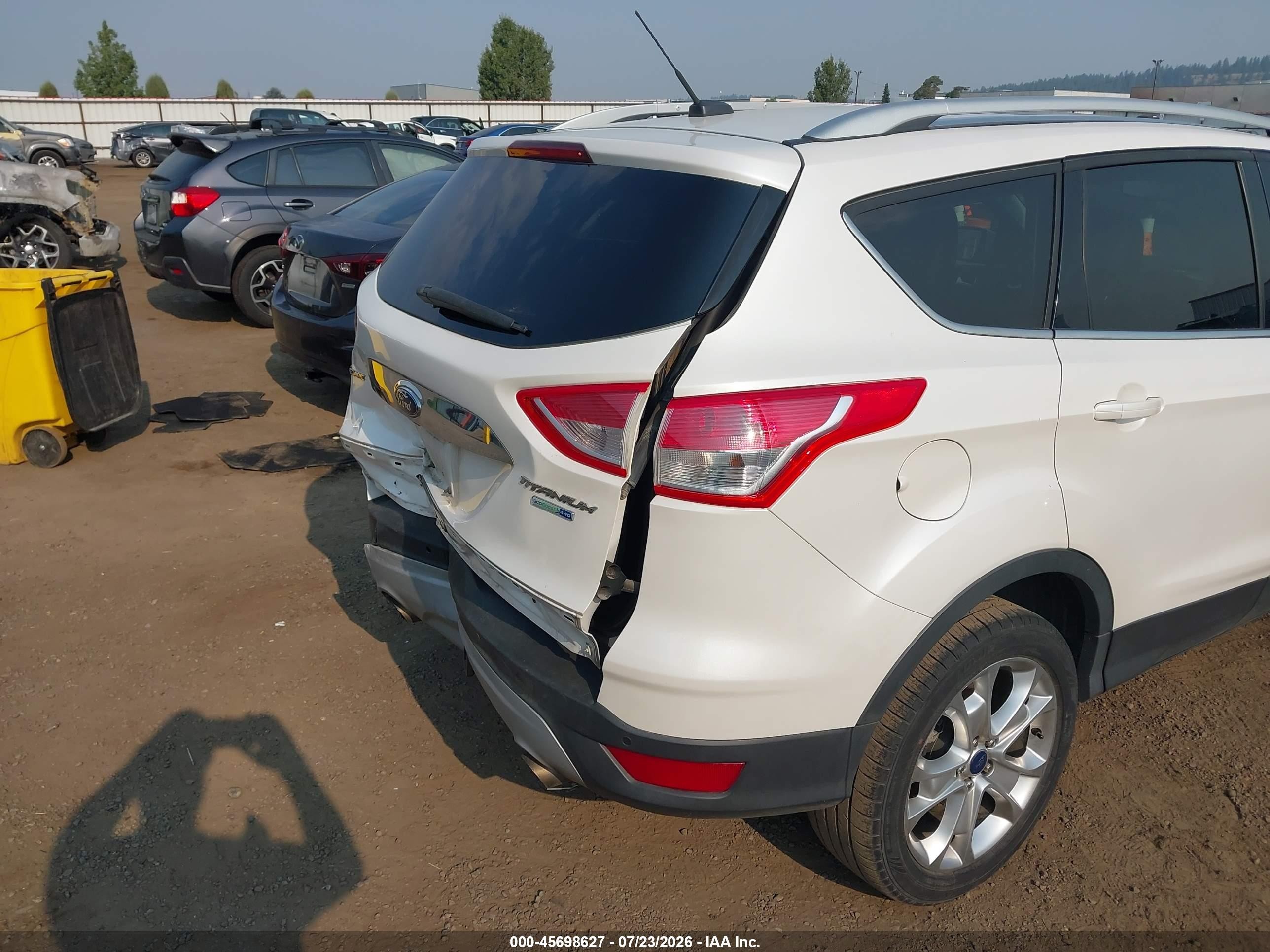 2015 Ford Escape Titanium White vin: 1FMCU9J95FUB63775