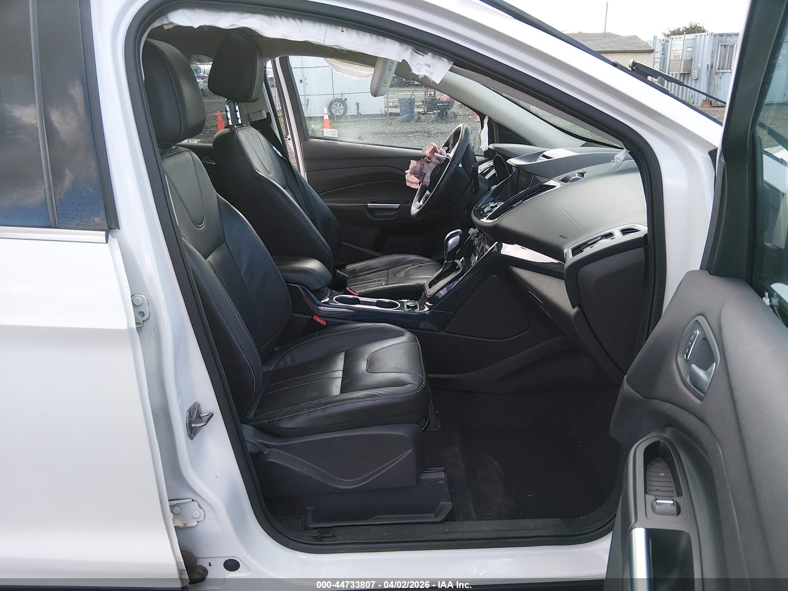 2013 Ford Escape Titanium White vin: 1FMCU9J96DUC16464