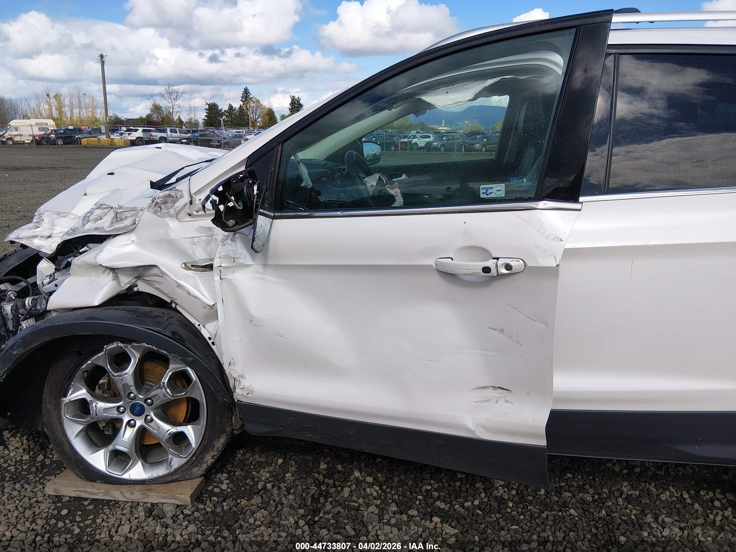2013 Ford Escape Titanium White vin: 1FMCU9J96DUC16464