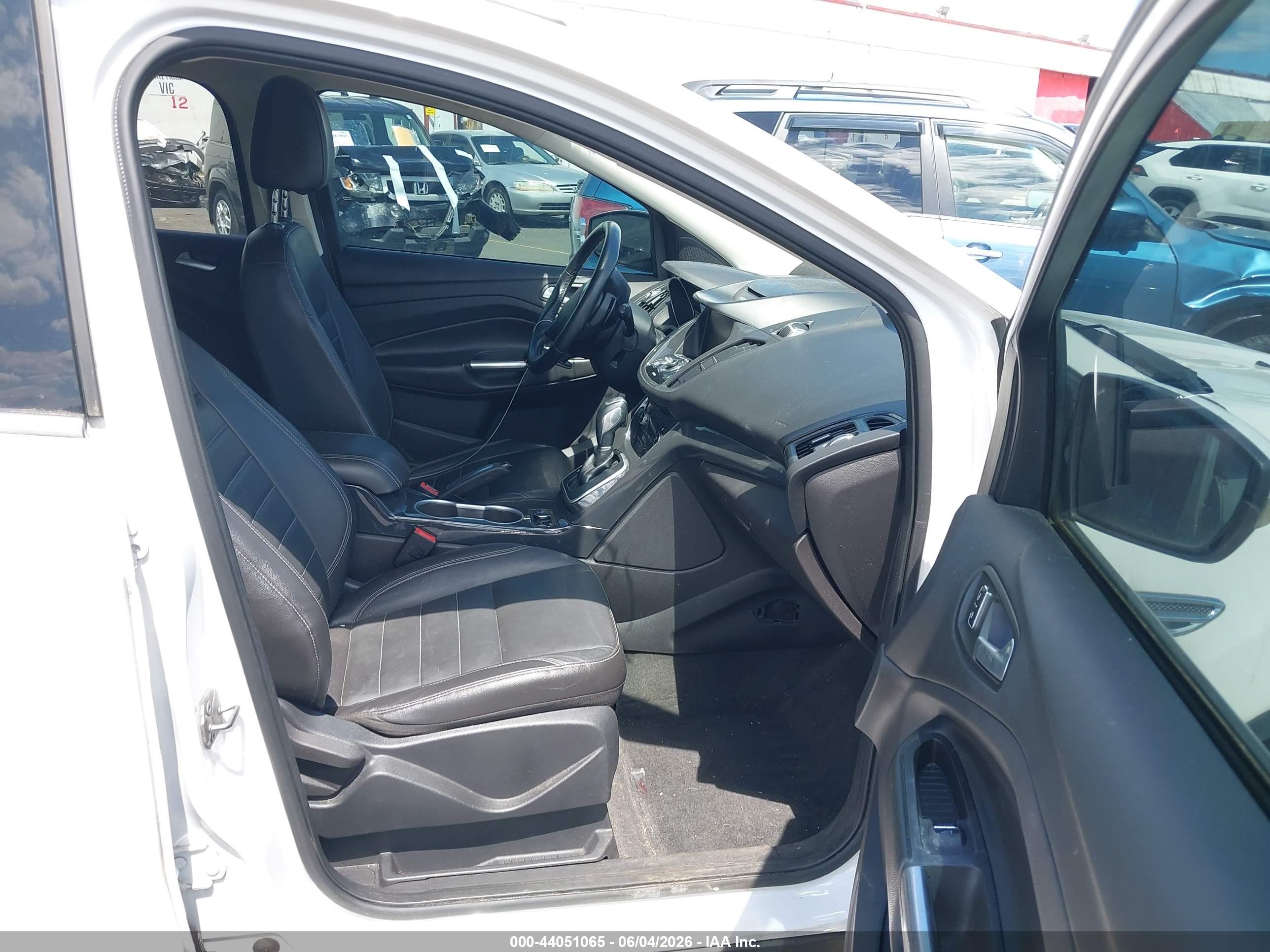 2014 Ford Escape Titanium White vin: 1FMCU9J96EUB32453