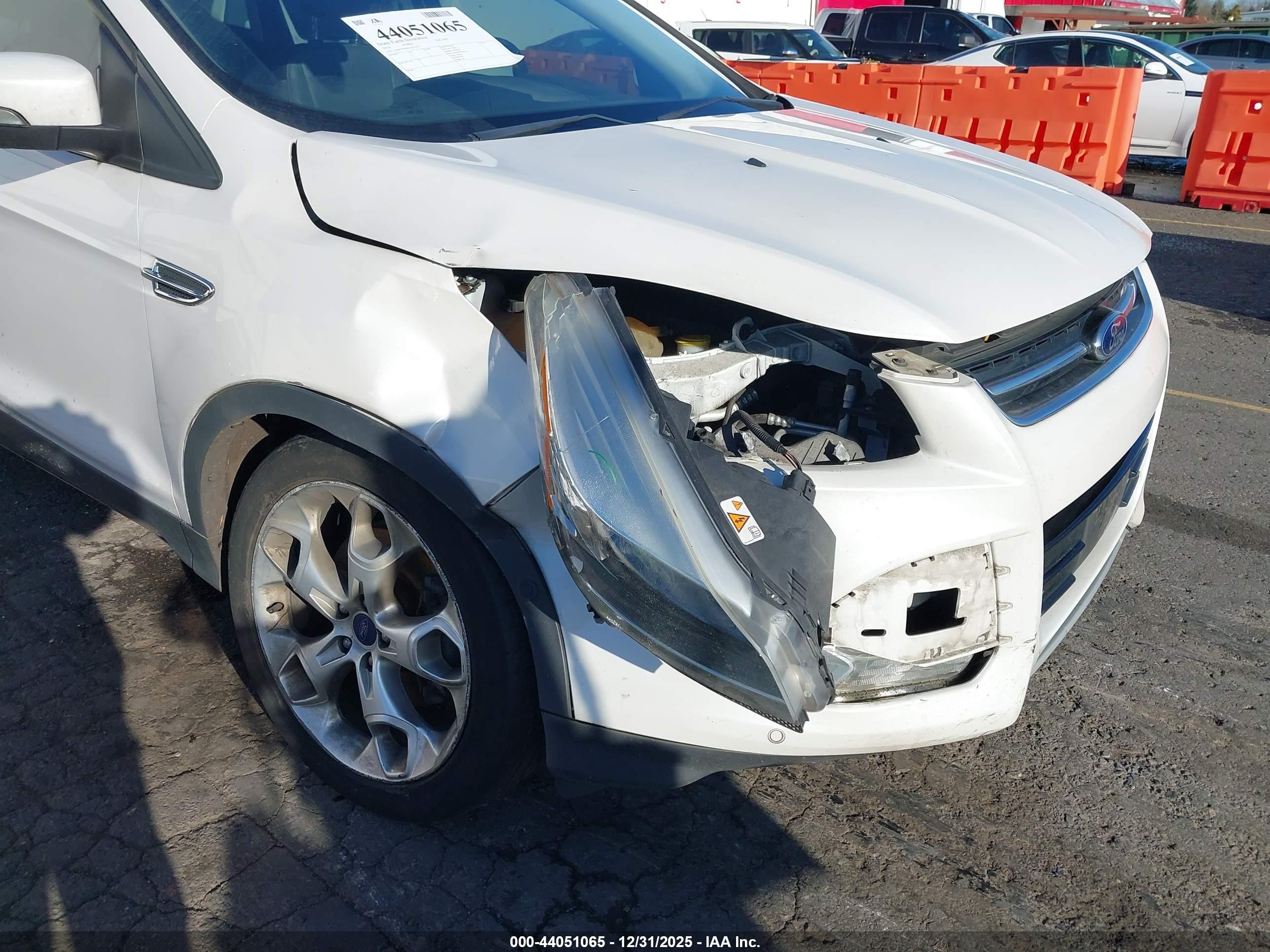 2014 Ford Escape Titanium White vin: 1FMCU9J96EUB32453