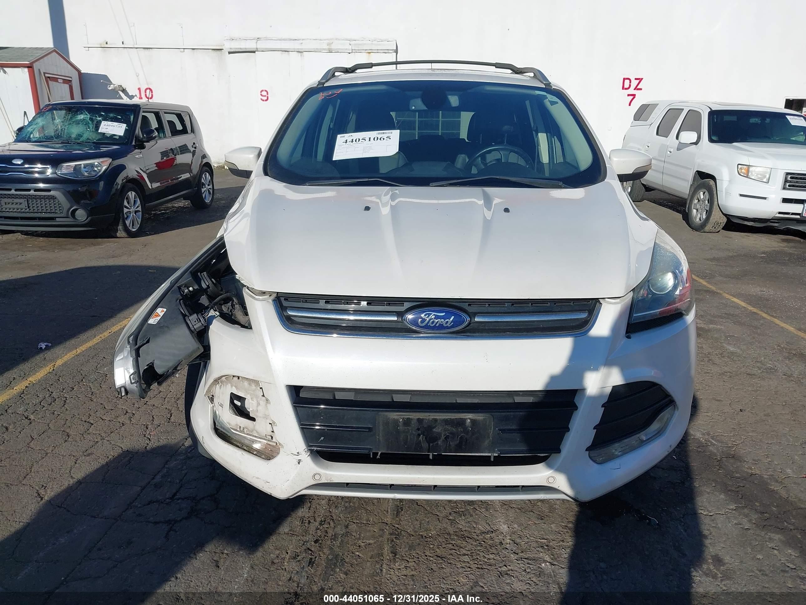 2014 Ford Escape Titanium White vin: 1FMCU9J96EUB32453