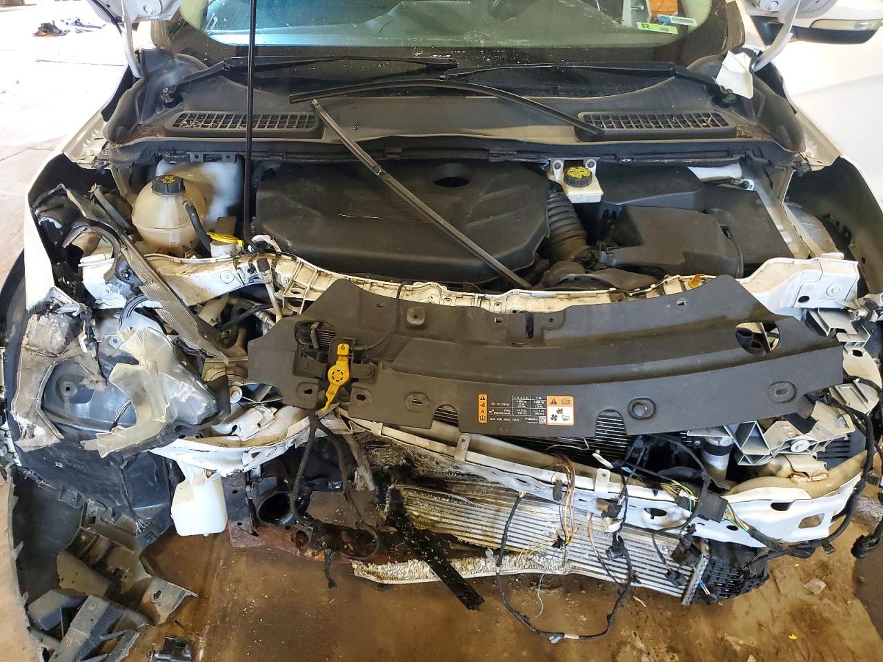 2017 Ford Escape Titanium White vin: 1FMCU9J96HUB99882