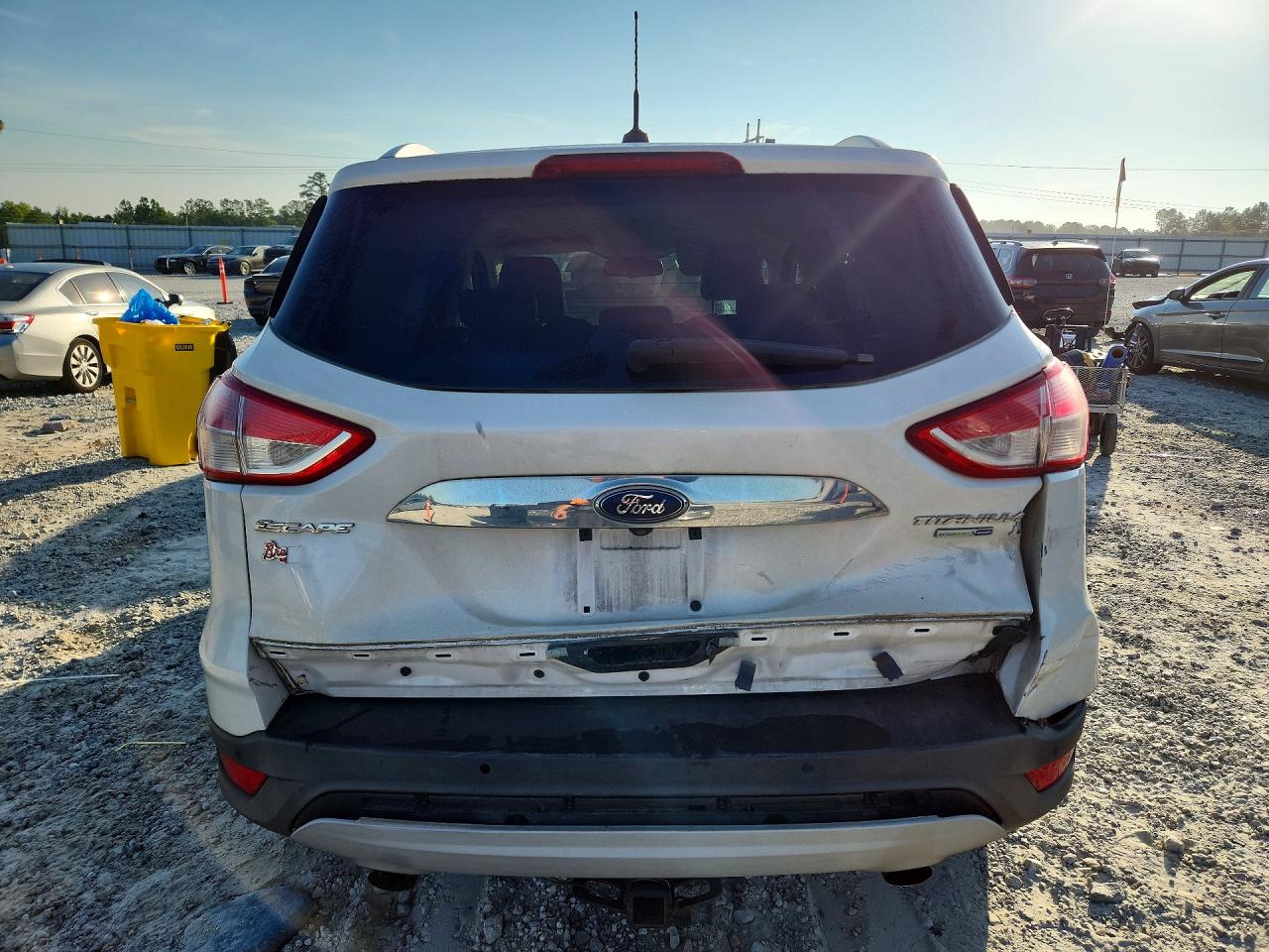 2014 Ford Escape Titanium White vin: 1FMCU9J97EUC39009