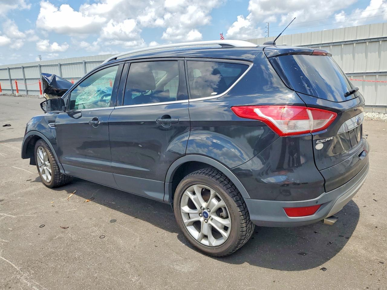 2015 Ford Escape Titanium Черный vin: 1FMCU9J97FUB97944