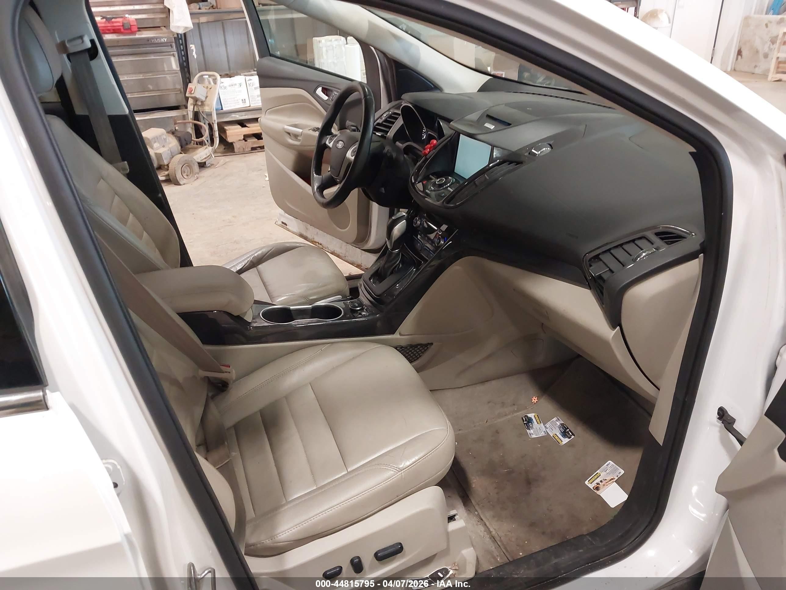 2015 Ford Escape Titanium White vin: 1FMCU9J97FUC63263
